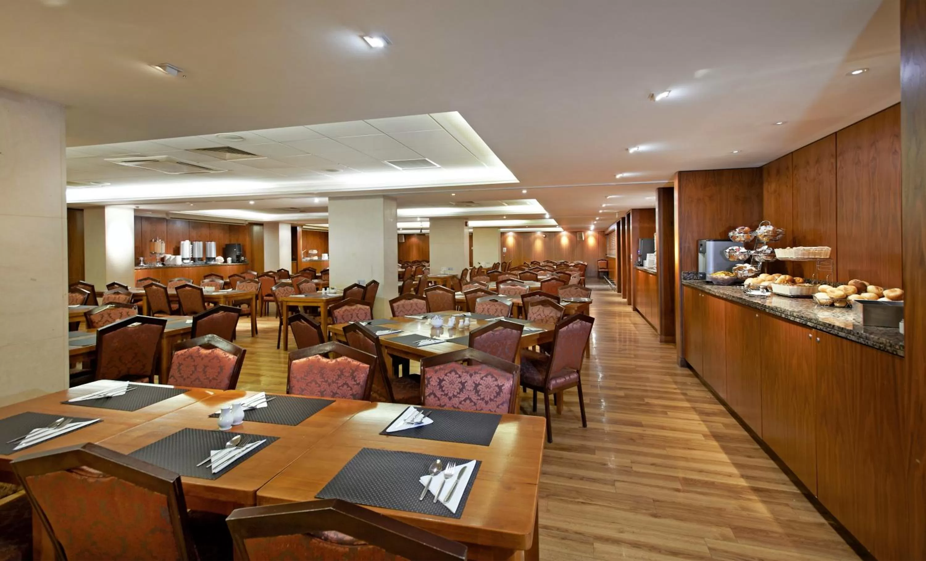 Restaurant/places to eat in Central Park Hotel