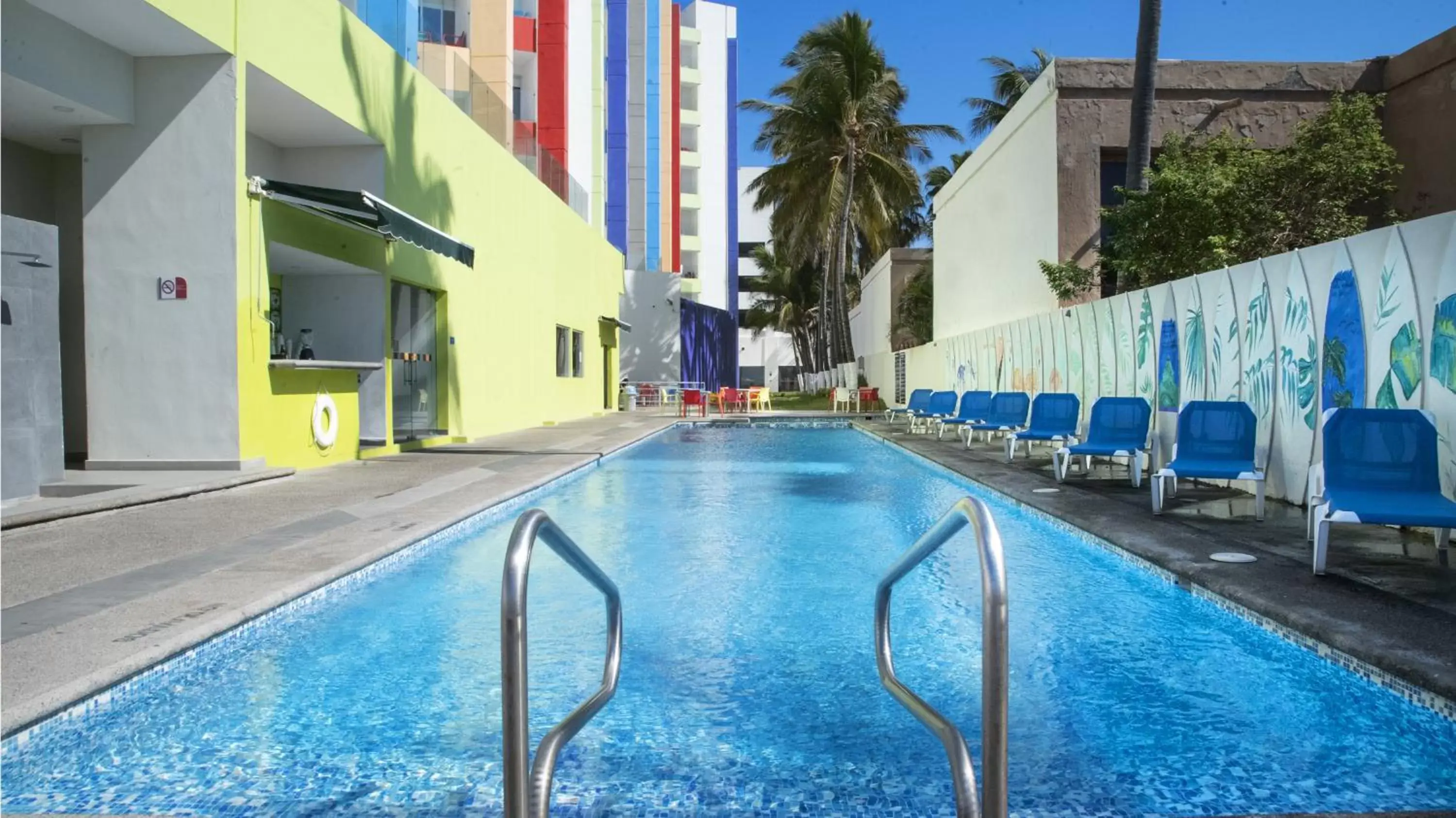 Lounge or bar, Swimming Pool in Park Inn By Radisson Mazatlán