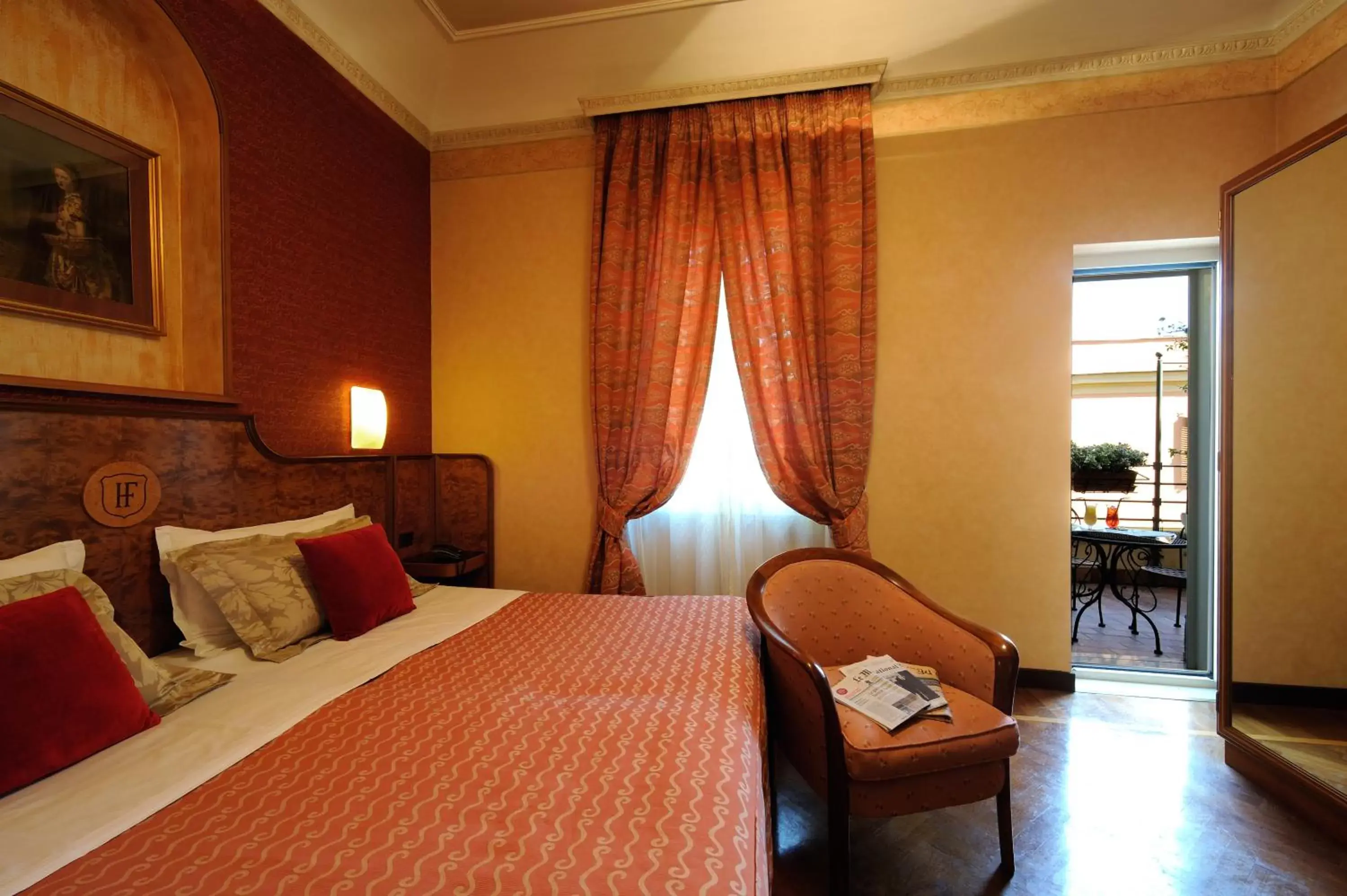 Balcony/Terrace, Bed in Hotel Farnese