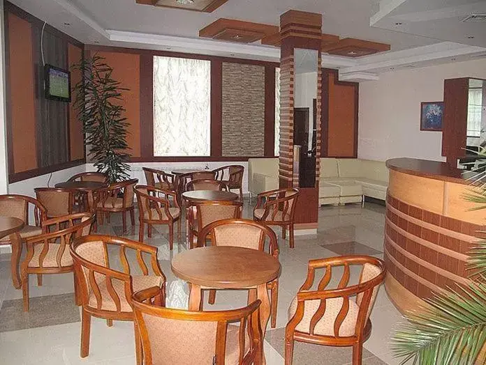 Lobby or reception, Lounge/Bar in Spa Hotel Holiday