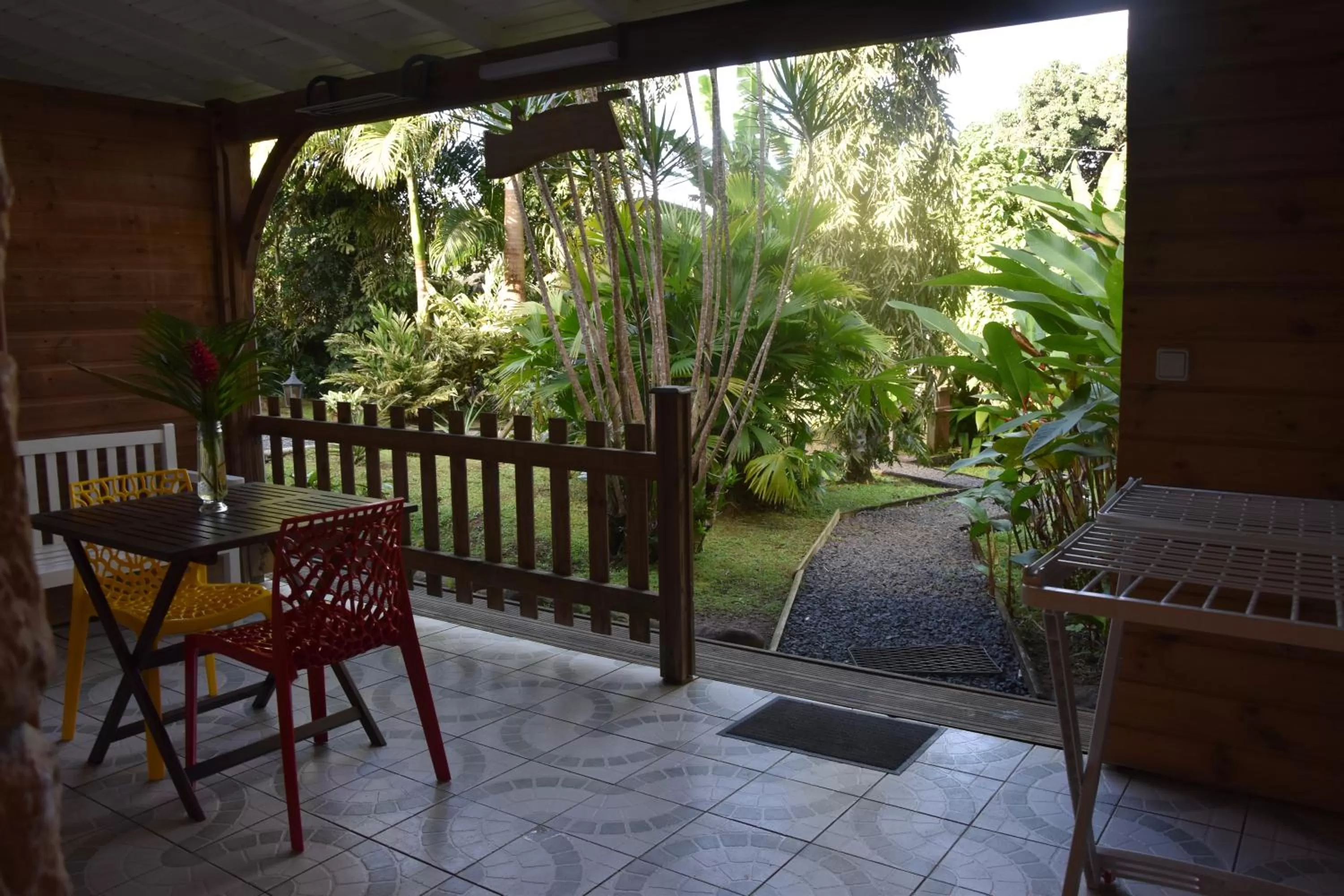 Garden view in Les Gîtes de la Lézarde