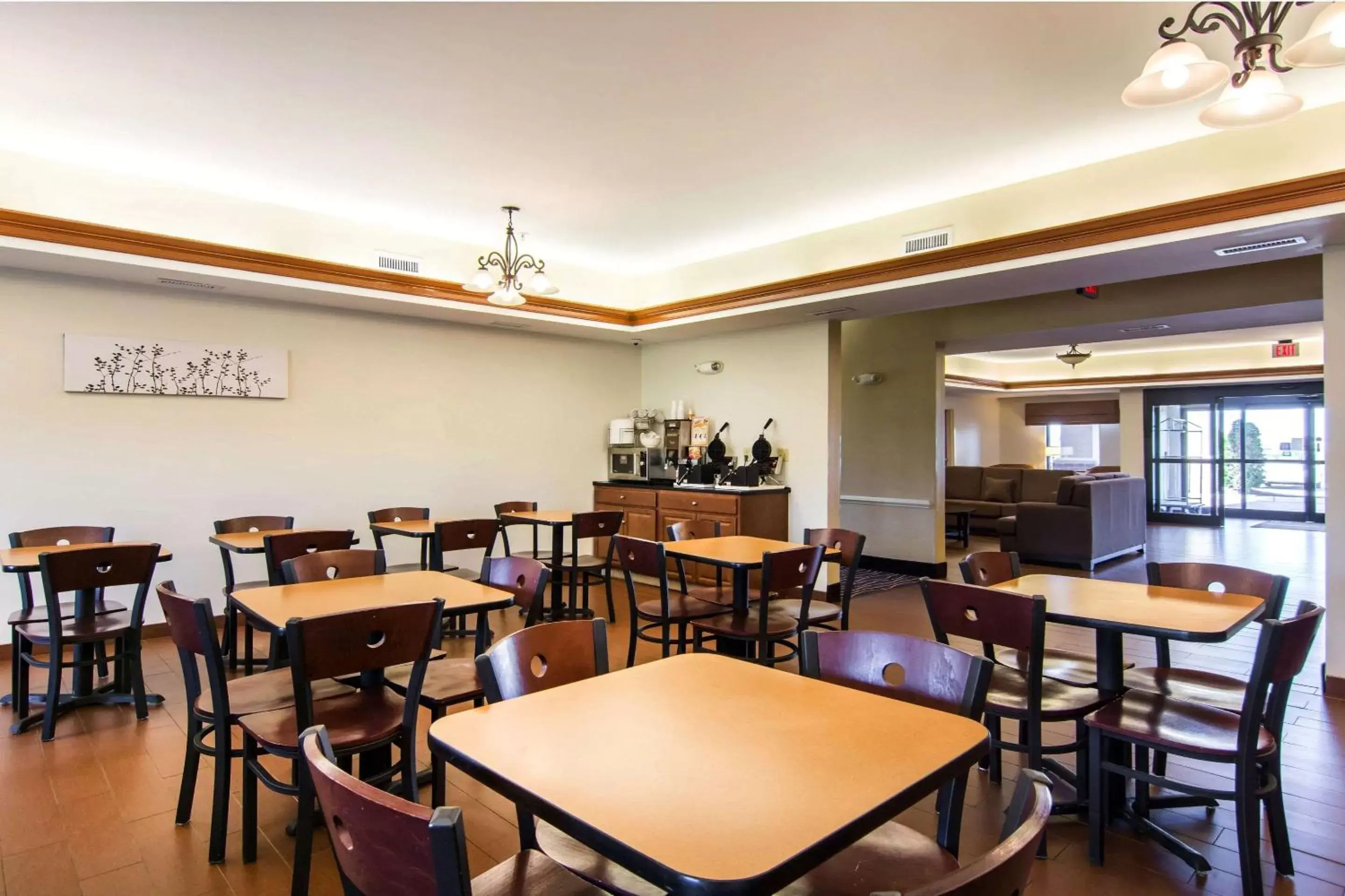 Restaurant/Places to Eat in Sleep Inn & Suites near Fort Gregg-Adams