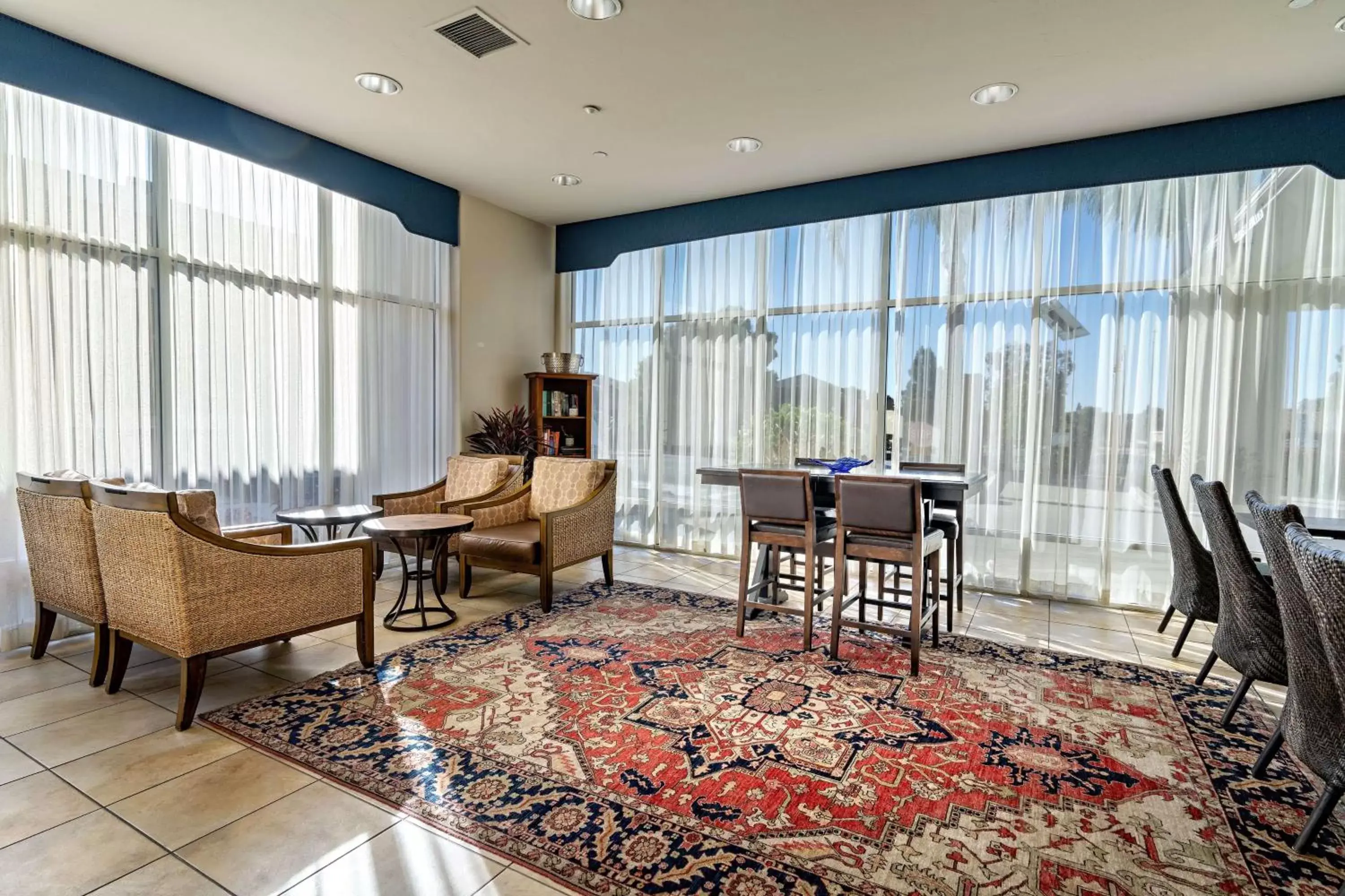 Lobby or reception, Seating Area in Best Western Plus Royal Oak Hotel