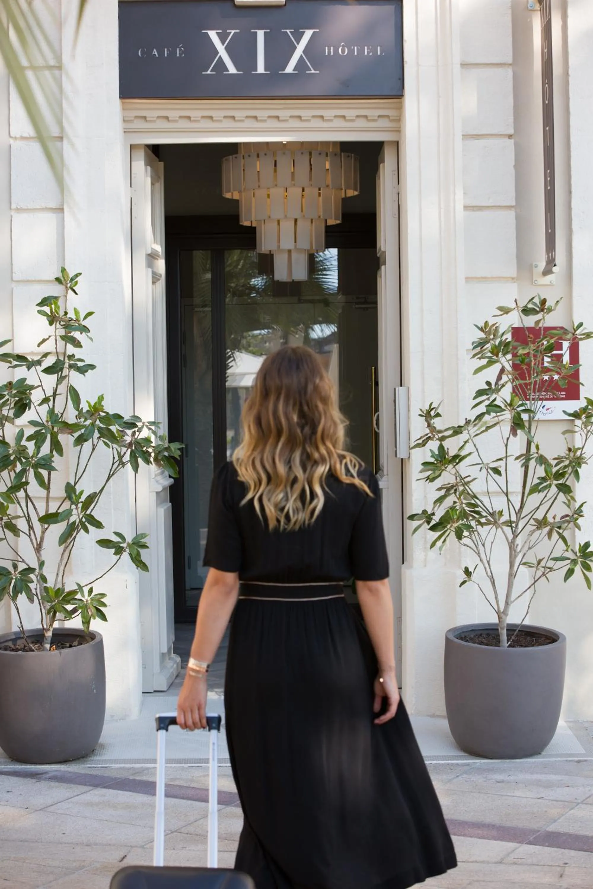 Facade/entrance in Hôtel le XIX