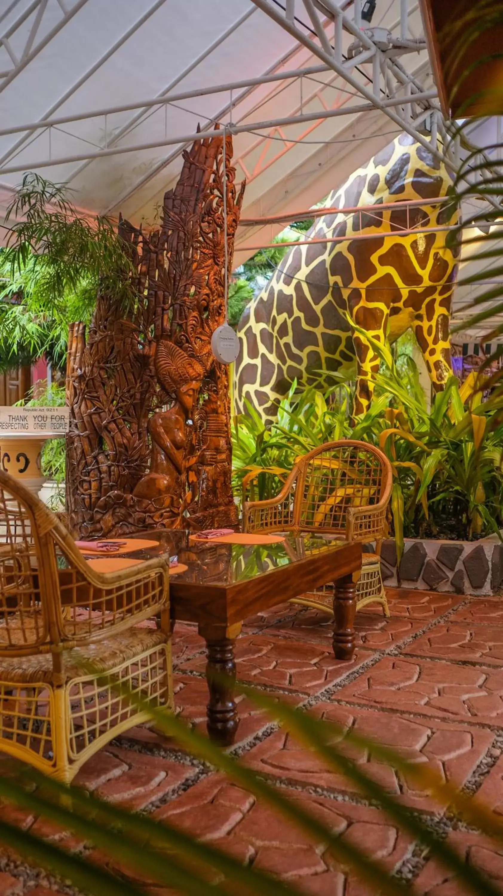 Restaurant/places to eat in Deep Forest Garden Hotel