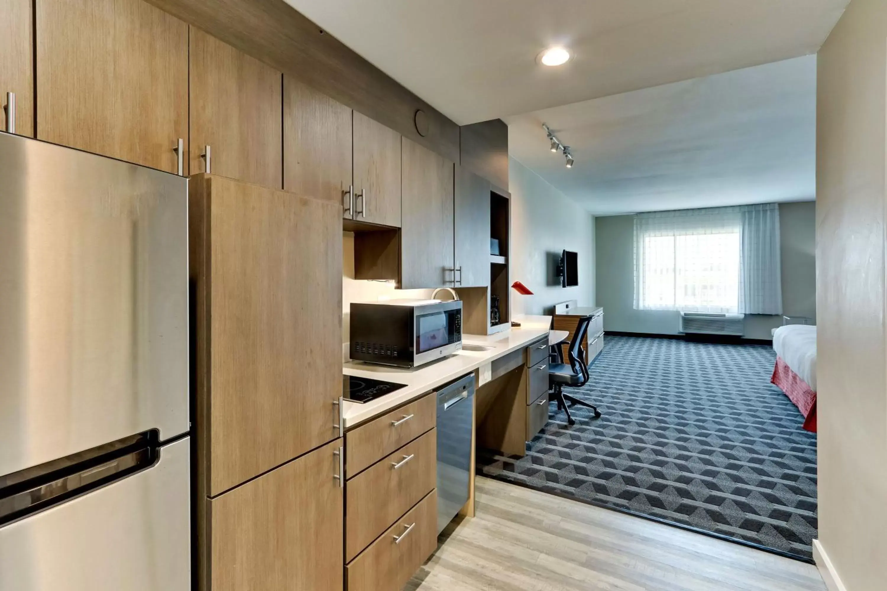 Photo of the whole room, Kitchen/Kitchenette in TownePlace Suites by Marriott Houston Northwest Beltway 8