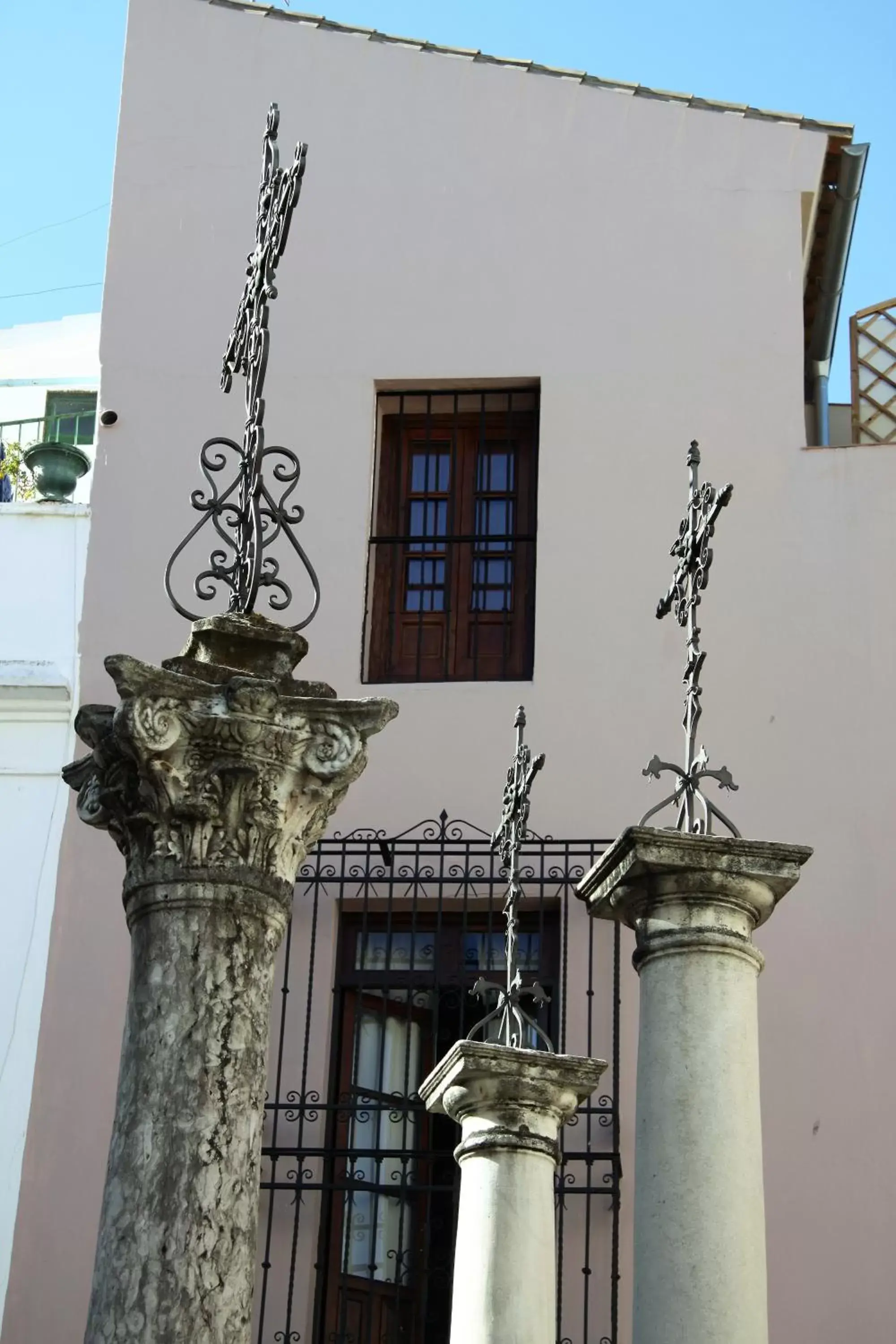 Nearby landmark, Property Building in Hotel Patio de las Cruces