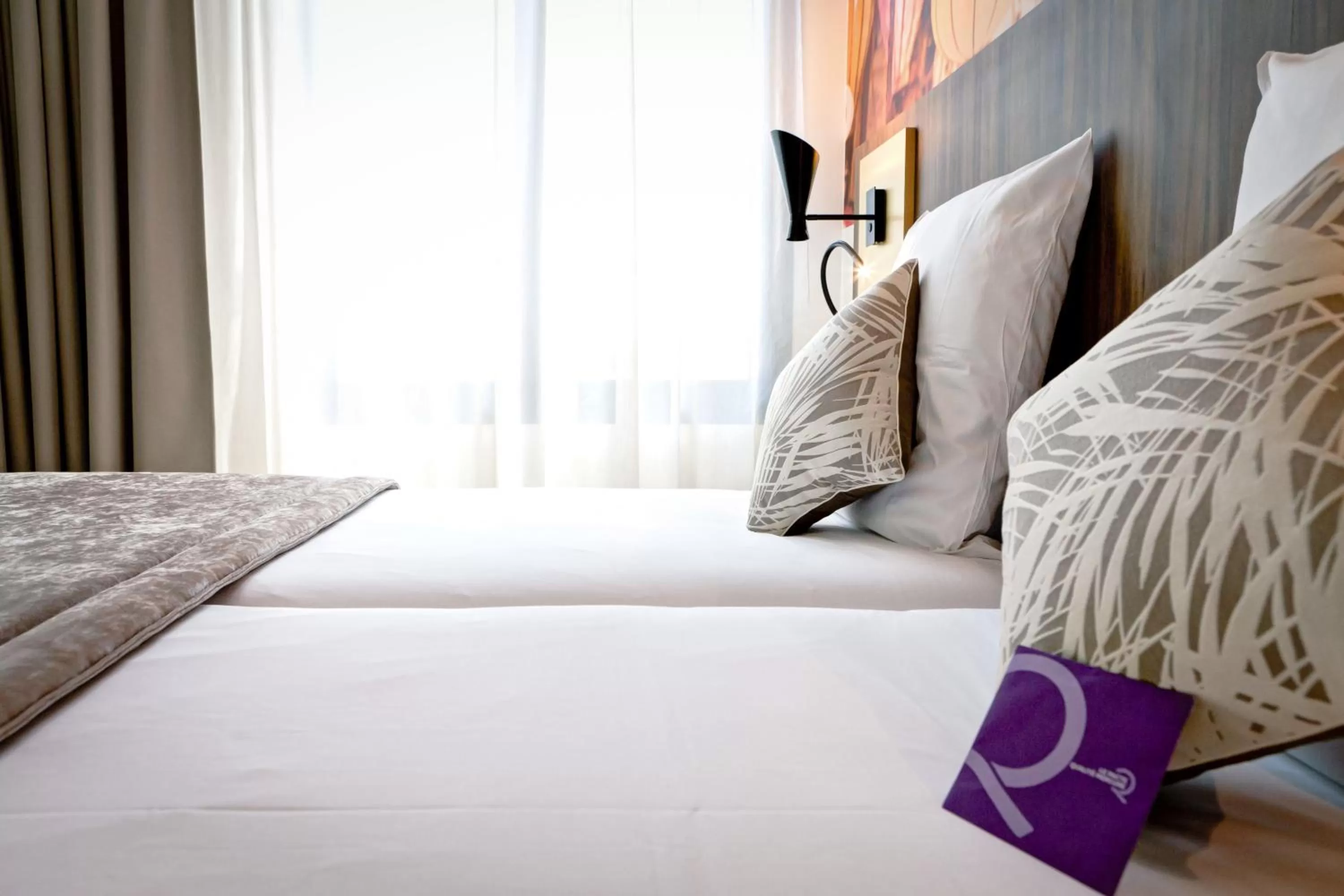 Bedroom, Bed in Mercure Lyon Centre Plaza République