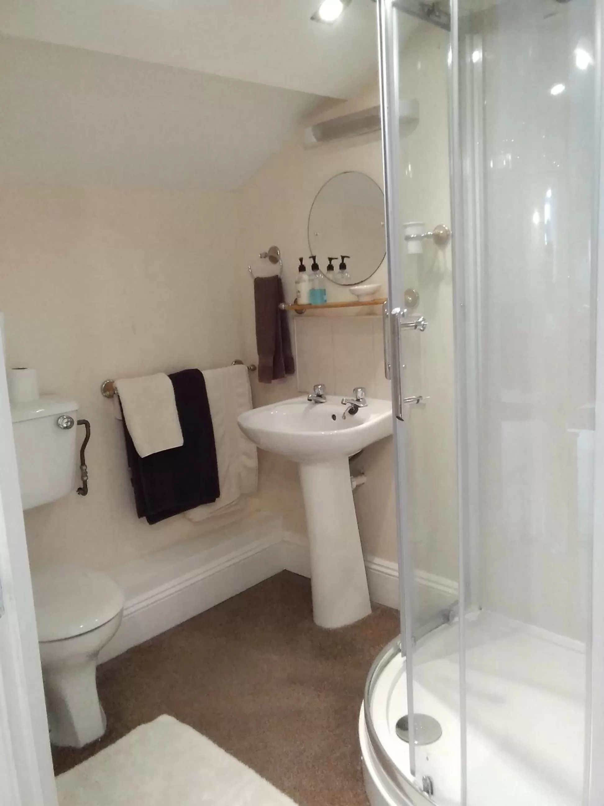 Bathroom in The Pack o' Cards