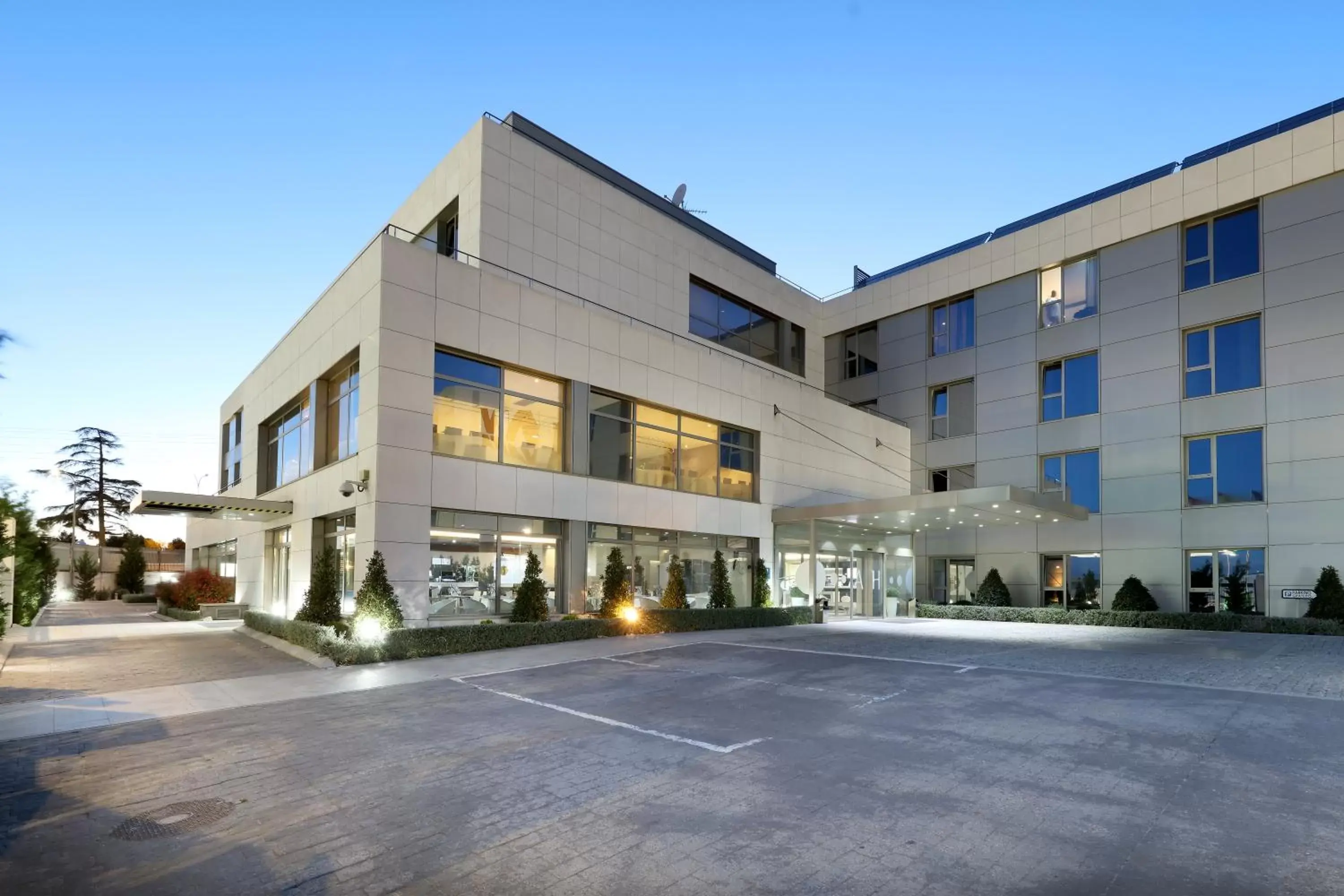 Facade/entrance, Property Building in Eurostars Arenas de Pinto