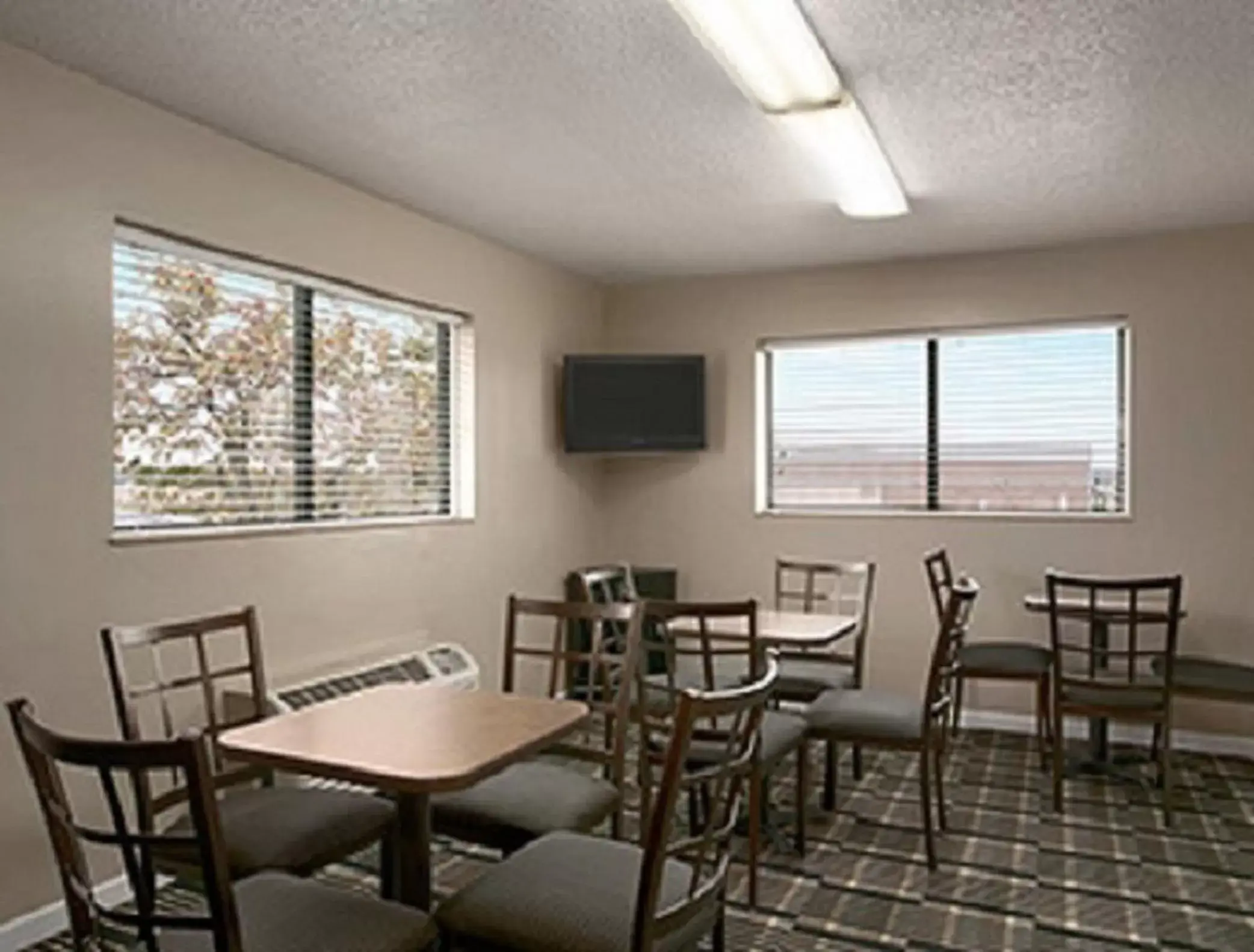 Seating area, Restaurant/Places to Eat in Days Inn by Wyndham Cloverdale Greencastle