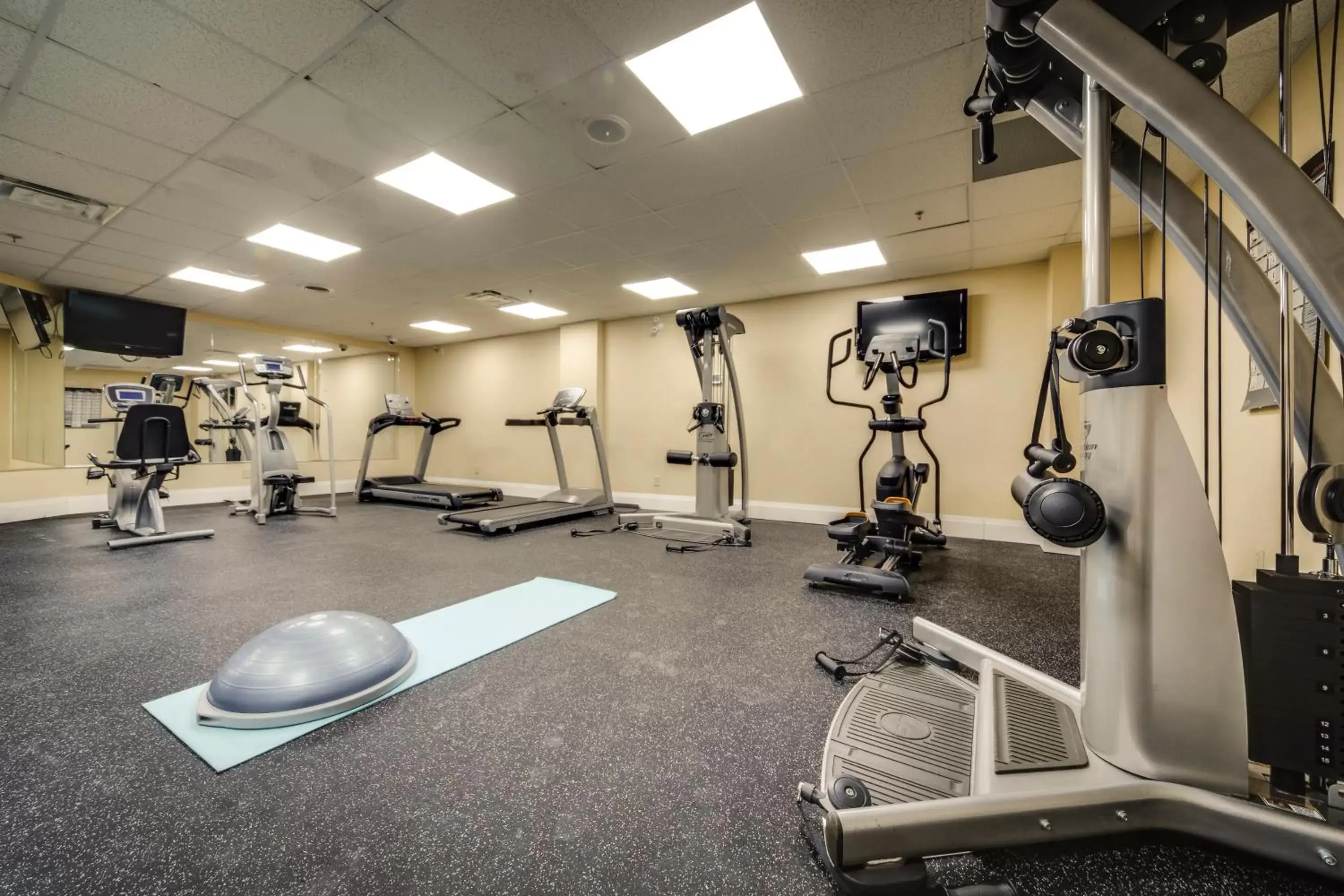 Fitness centre/facilities, Fitness Center/Facilities in Monte Carlo Inn & Suites Downtown Markham