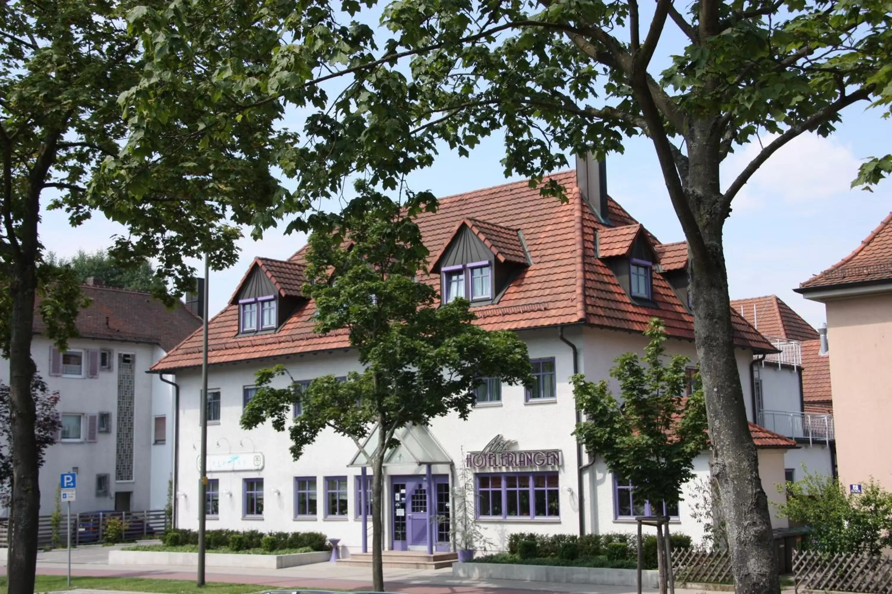Facade/entrance, Property Building in Art-Hotel Erlangen
