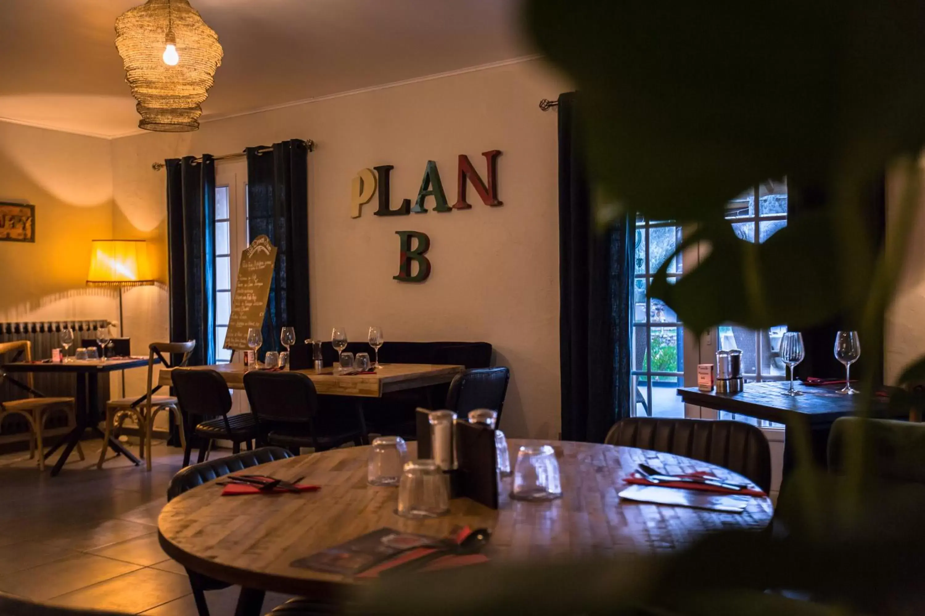 Restaurant/Places to Eat in Le plan B