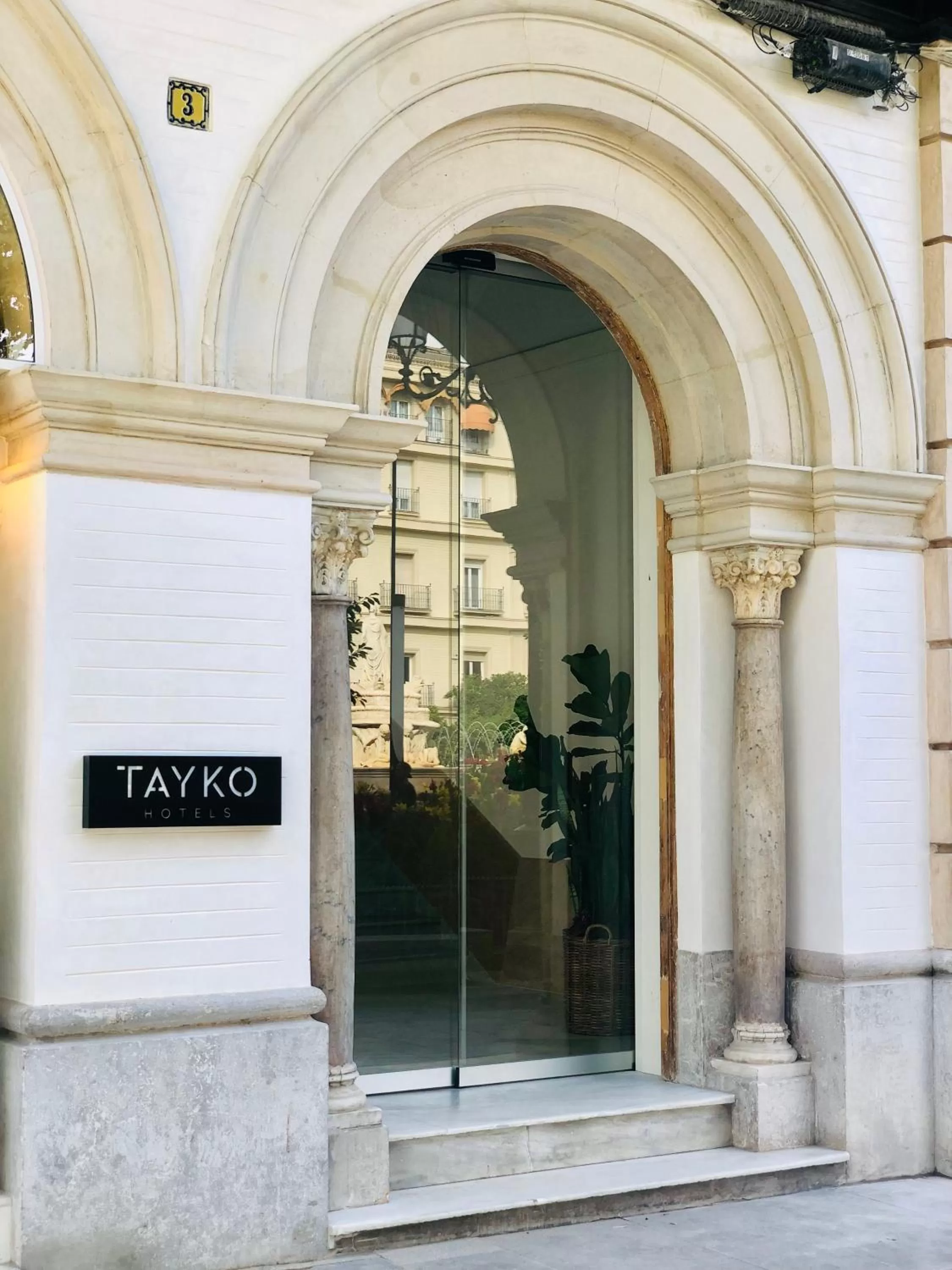 Property building in Hotel Tayko Sevilla