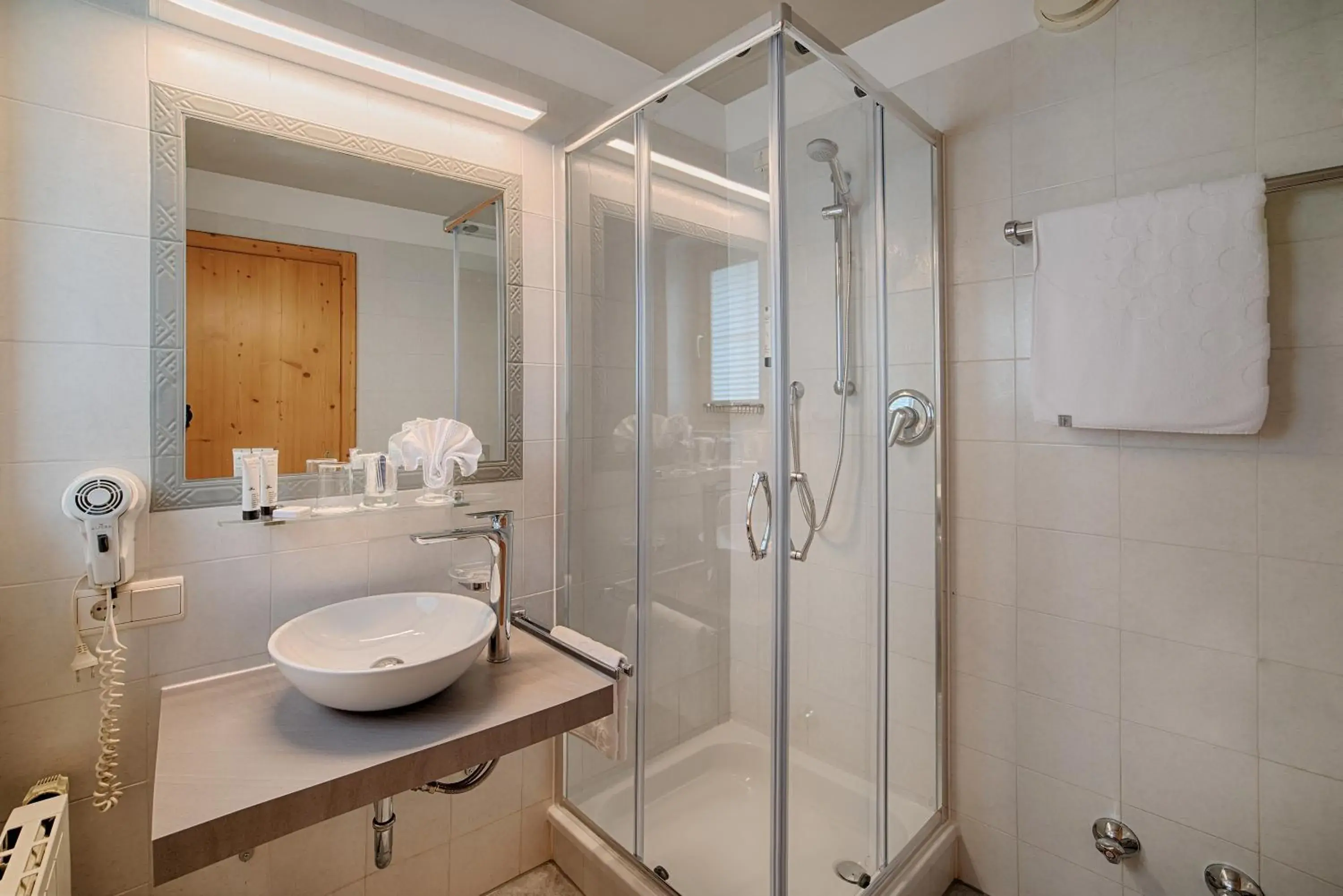 Shower, Bathroom in Majestic Hotel & Spa Resort