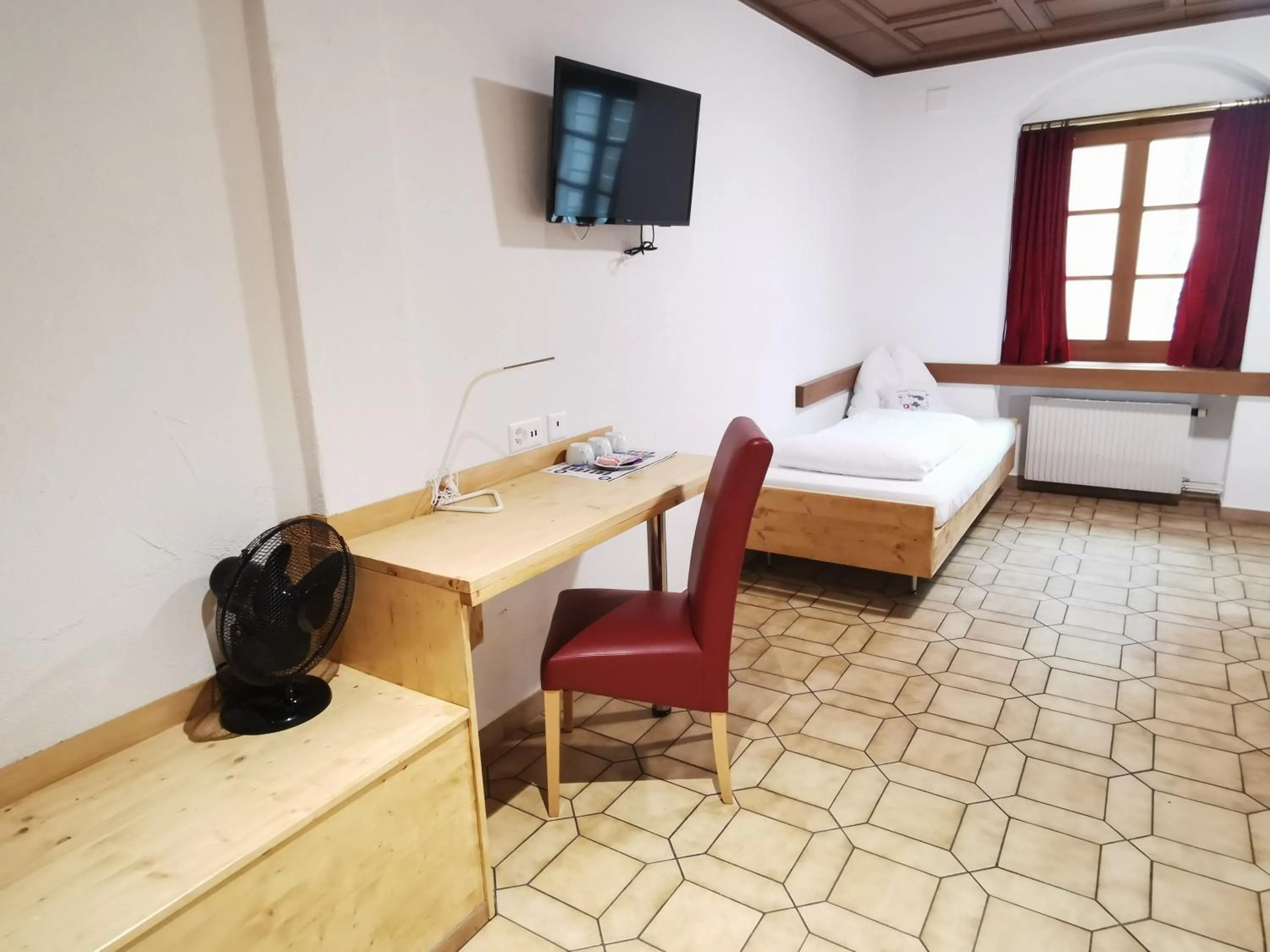 Photo of the whole room, Bed in Hotel Toscana