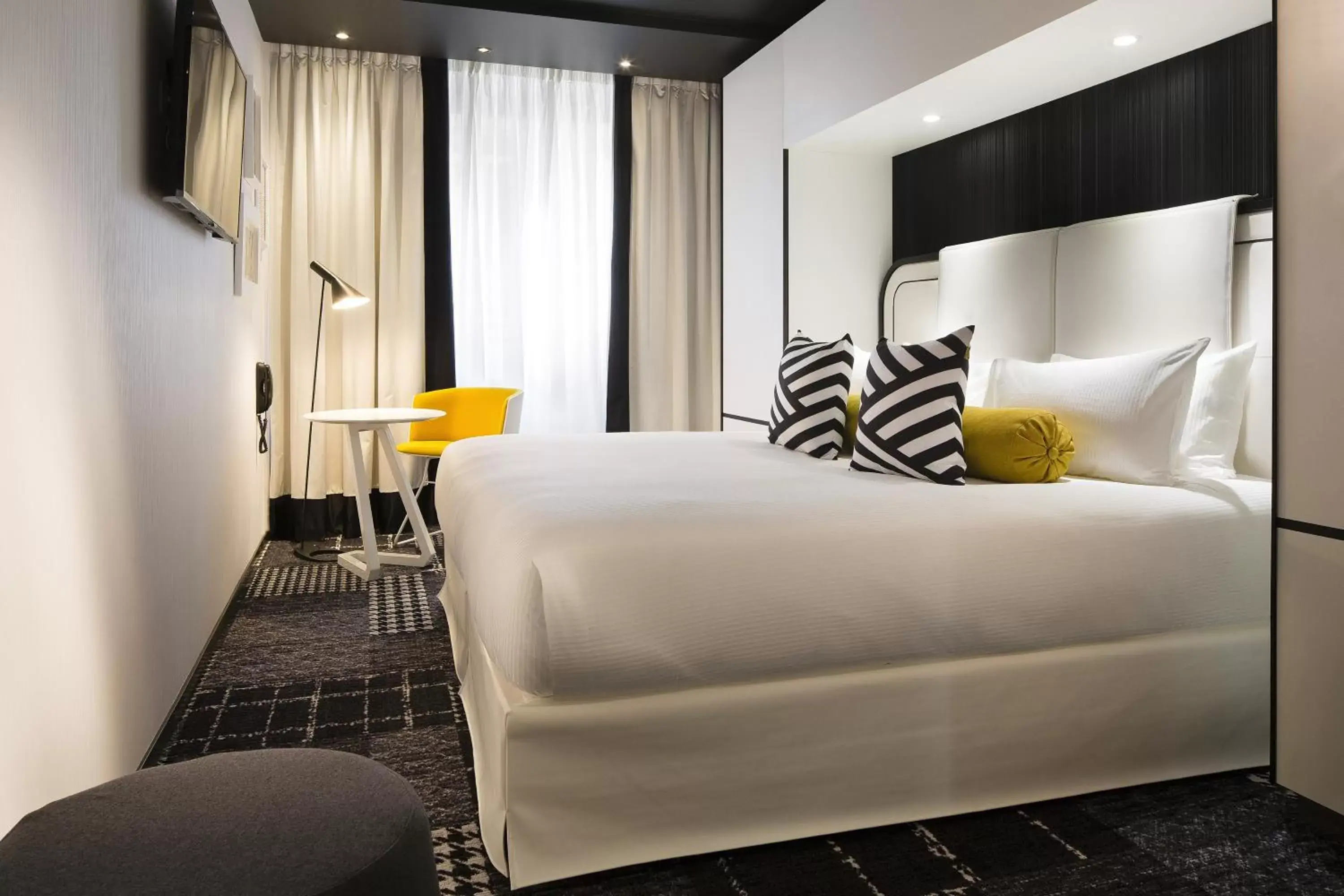 Elegance Double Room in Hotel Ekta Champs Elysées