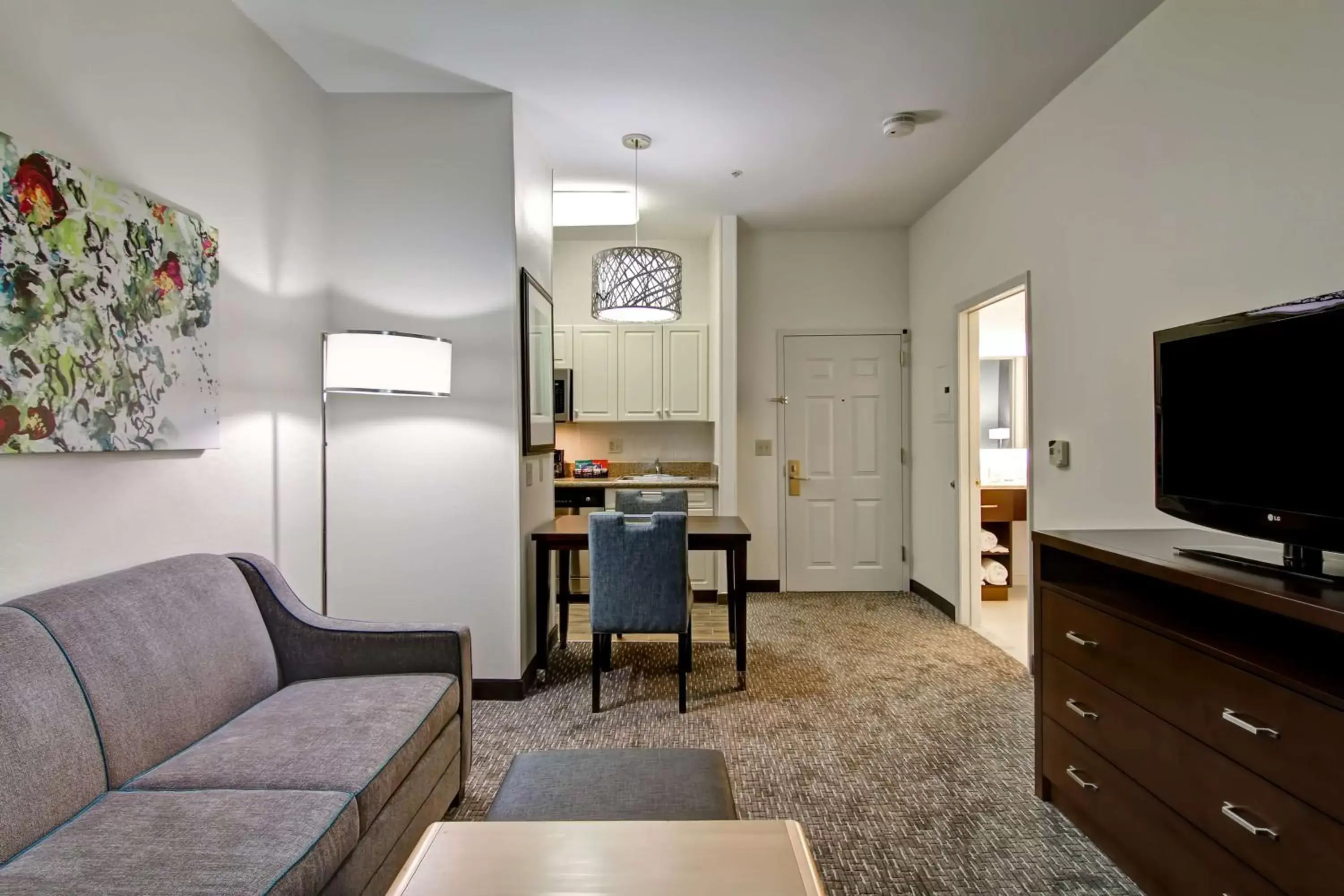 Living room, Seating Area in Homewood Suites by Hilton Newark-Cranford