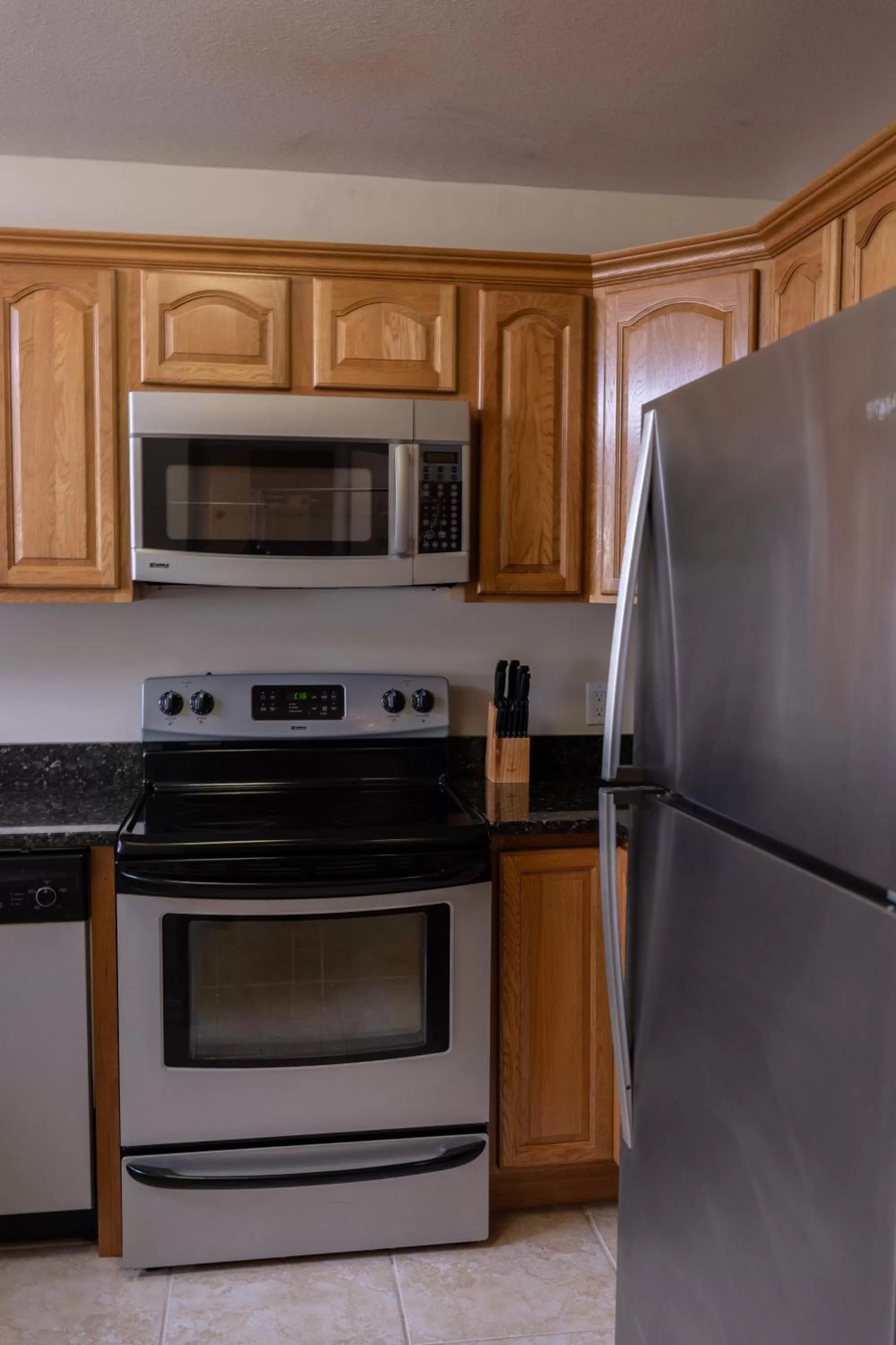 Kitchen or kitchenette in Holiday Inn Resort Grand Cayman by IHG