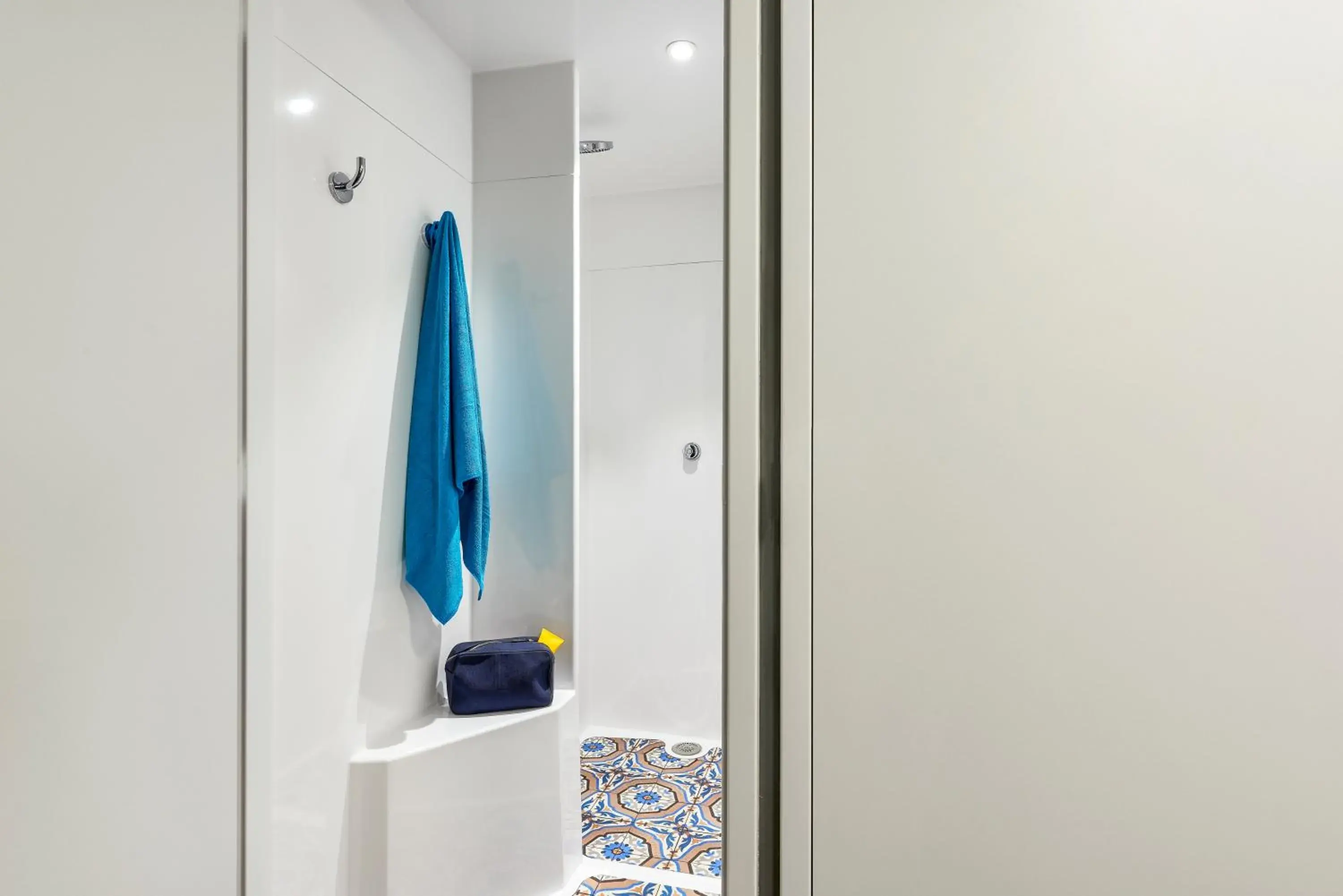 Shower, Bathroom in hotelF1 Nantes Est La Beaujoire