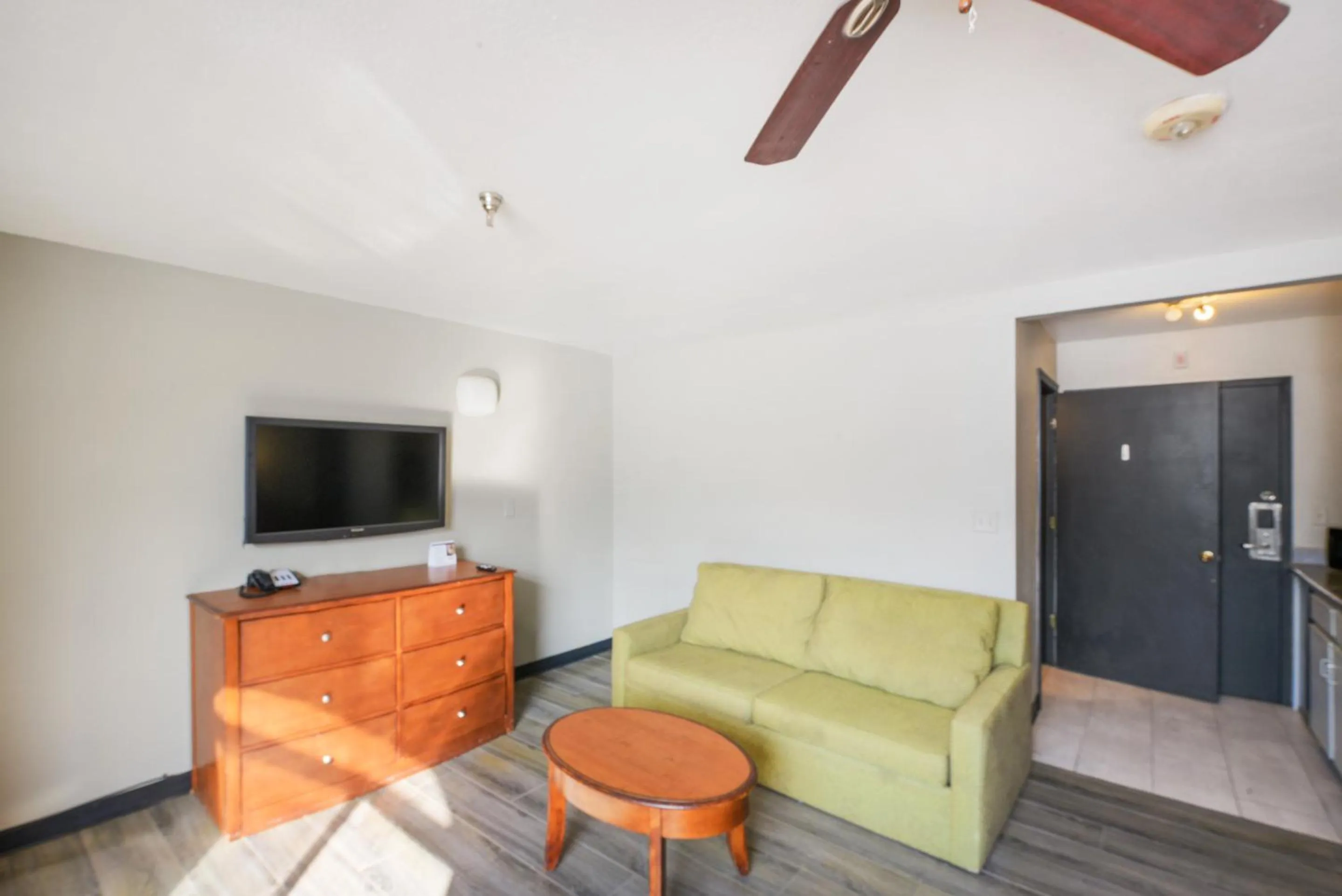 Area and facilities, Seating Area in OYO Hotel Edmond - University of Central Oklahoma
