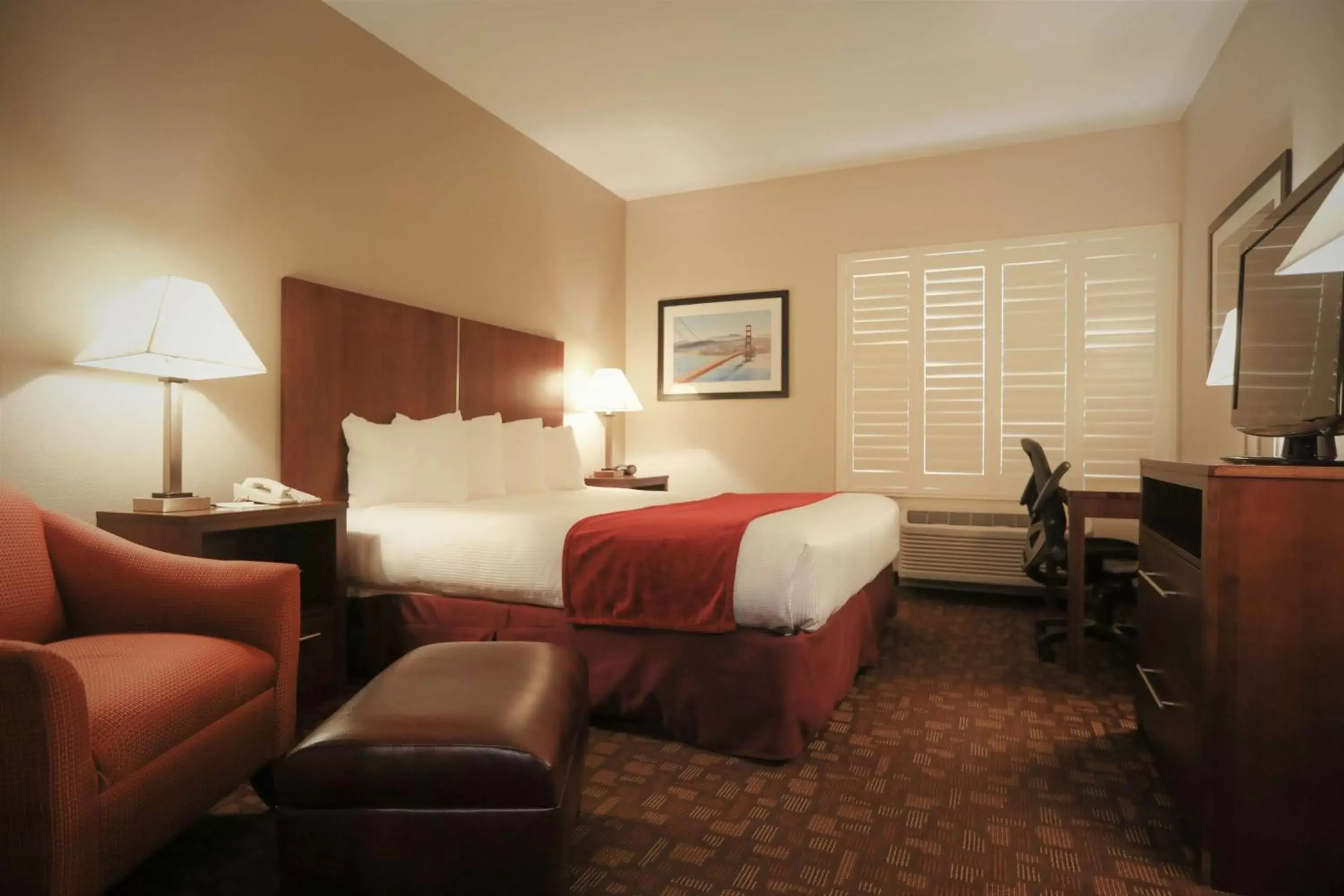 Photo of the whole room, Bed in Best Western Lanai Garden Inn & Suites