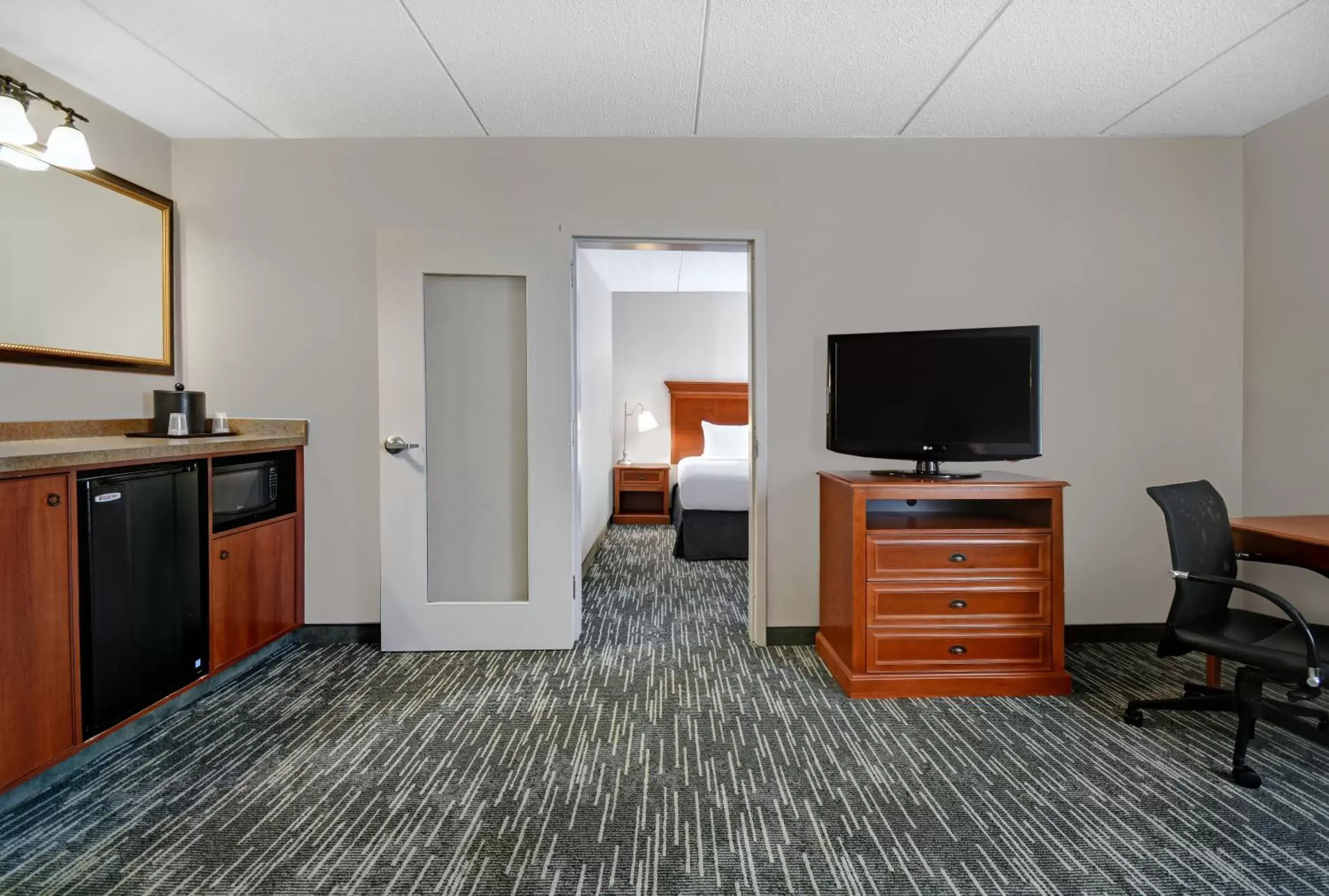 TV/Entertainment Center in Country Inn & Suites by Radisson, Rochester-University Area, NY