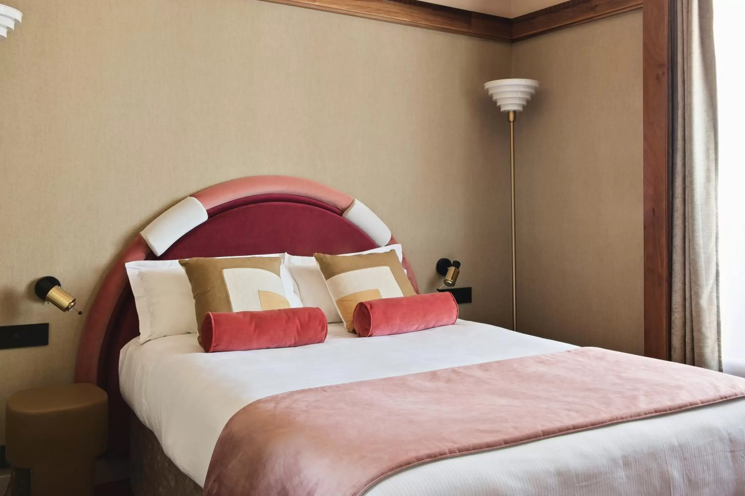Bed in Best Western Plus Hôtel Mercedes