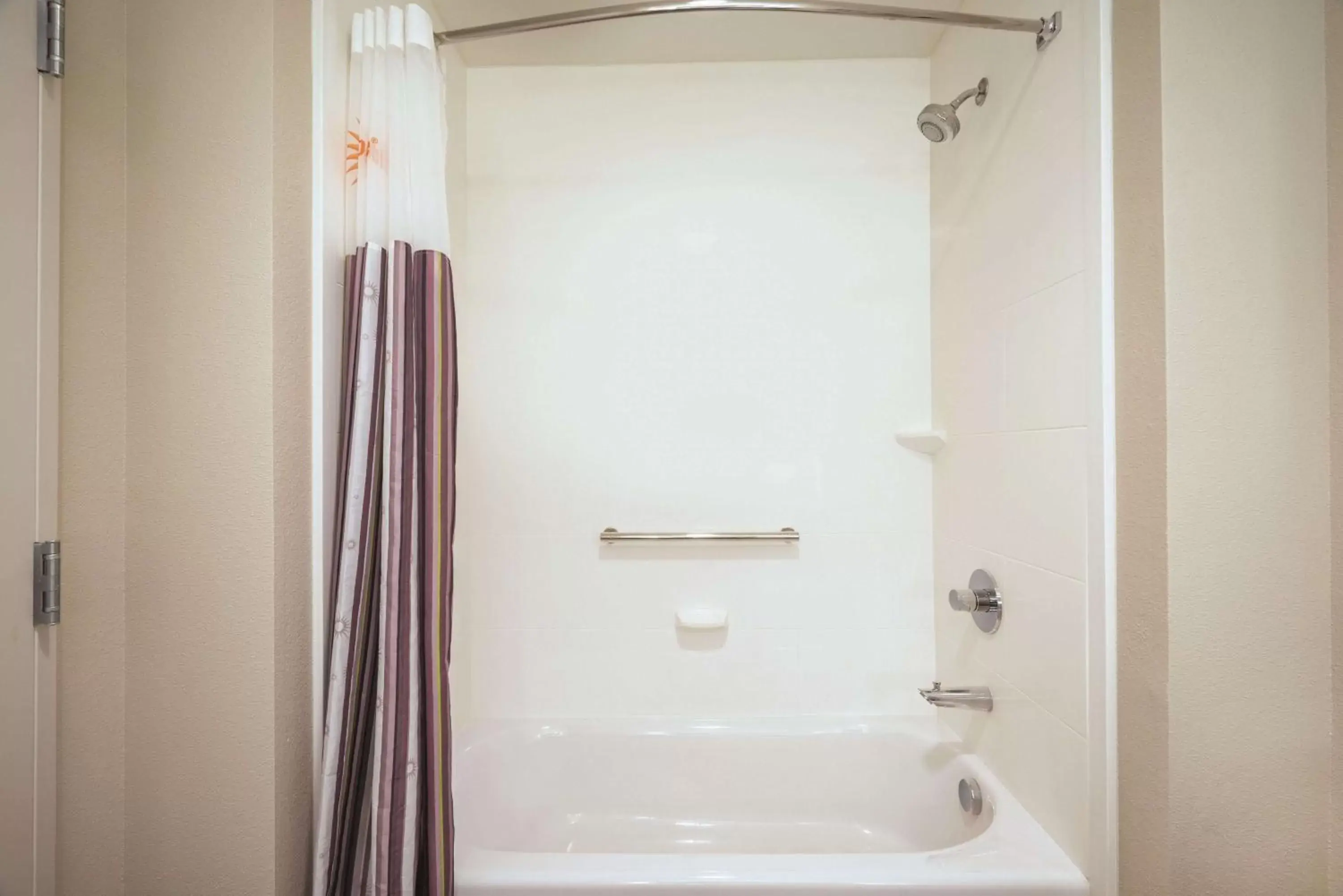 Photo of the whole room, Bathroom in La Quinta by Wyndham DFW Airport South / Irving