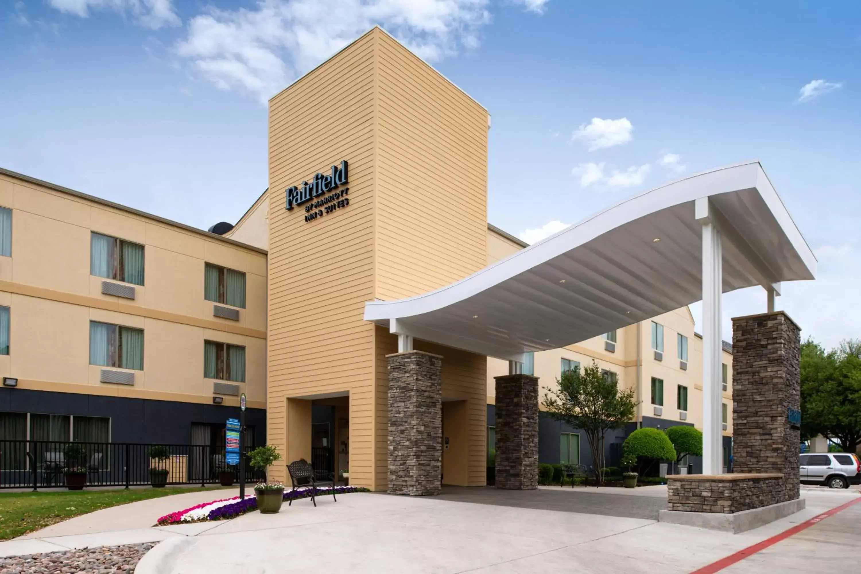 Property Building in Fairfield Inn Arlington Near Six Flags