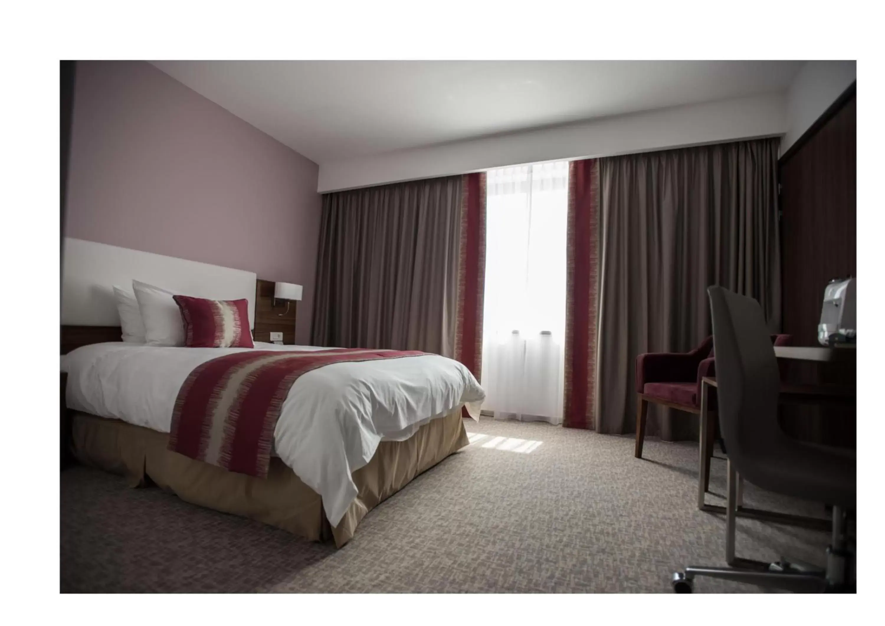 Photo of the whole room, Bed in Ramada Plaza Craiova