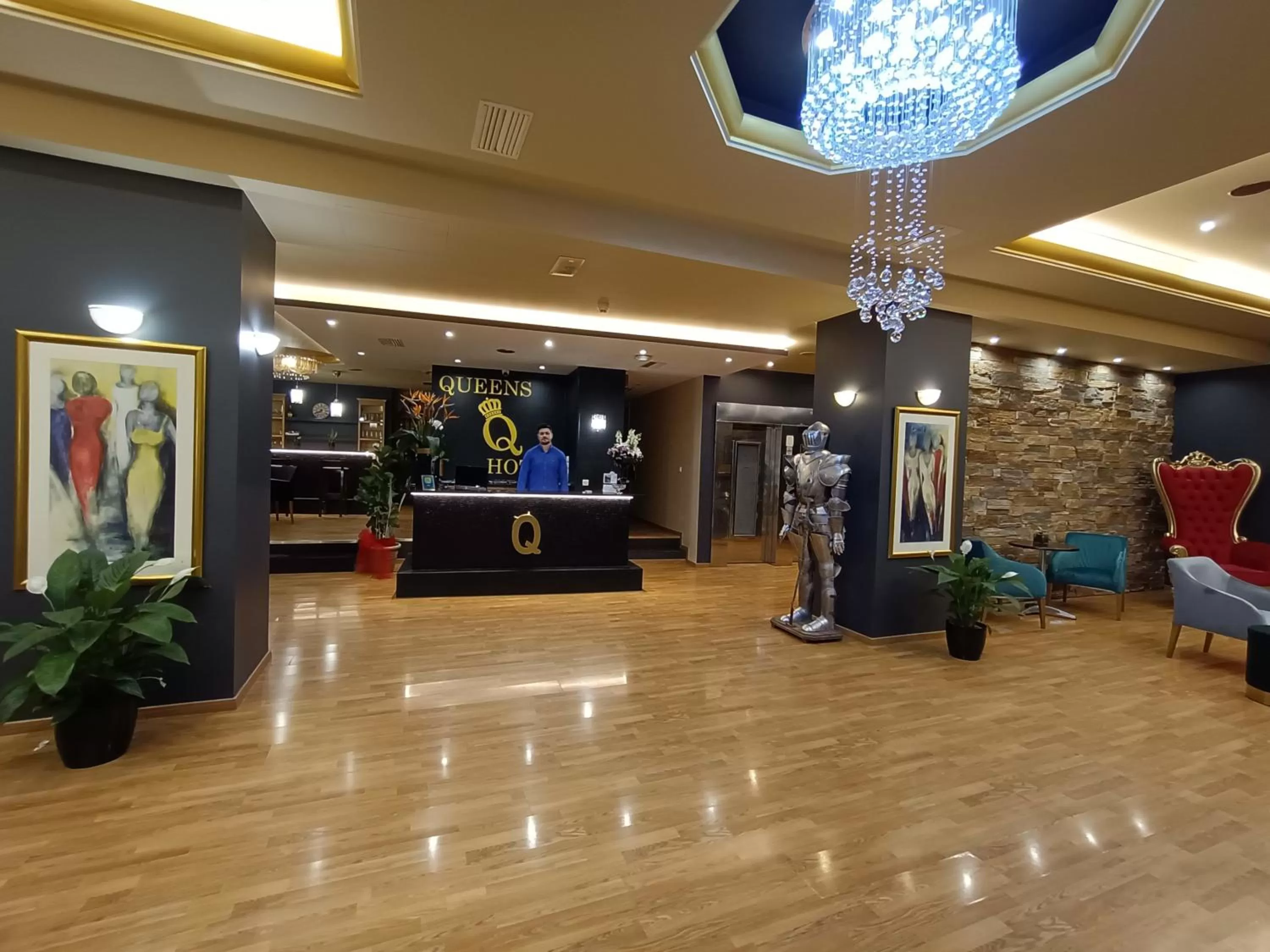 Lobby or reception in Queens Leriotis Hotel