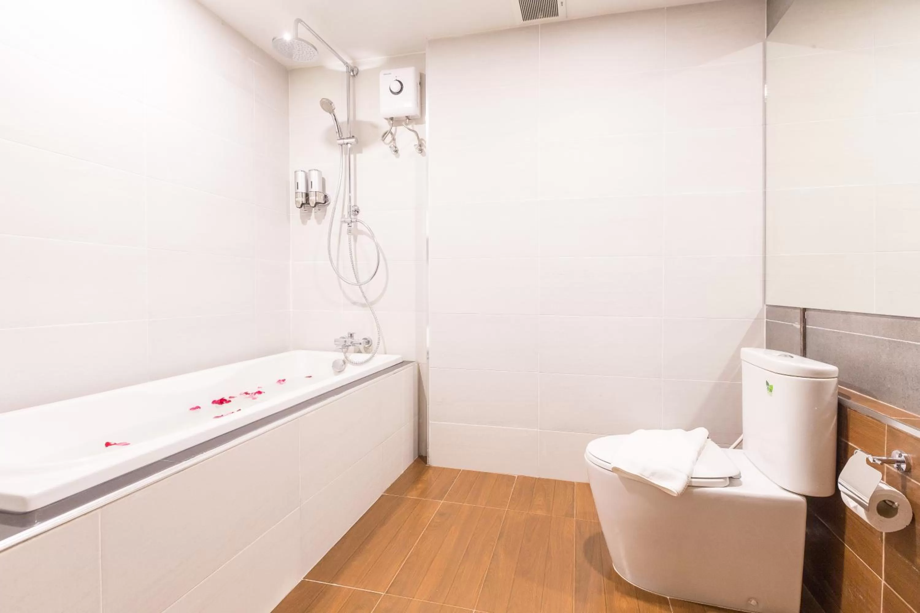 Bathroom in Maneetel Krabi Beachfront-SHA Plus