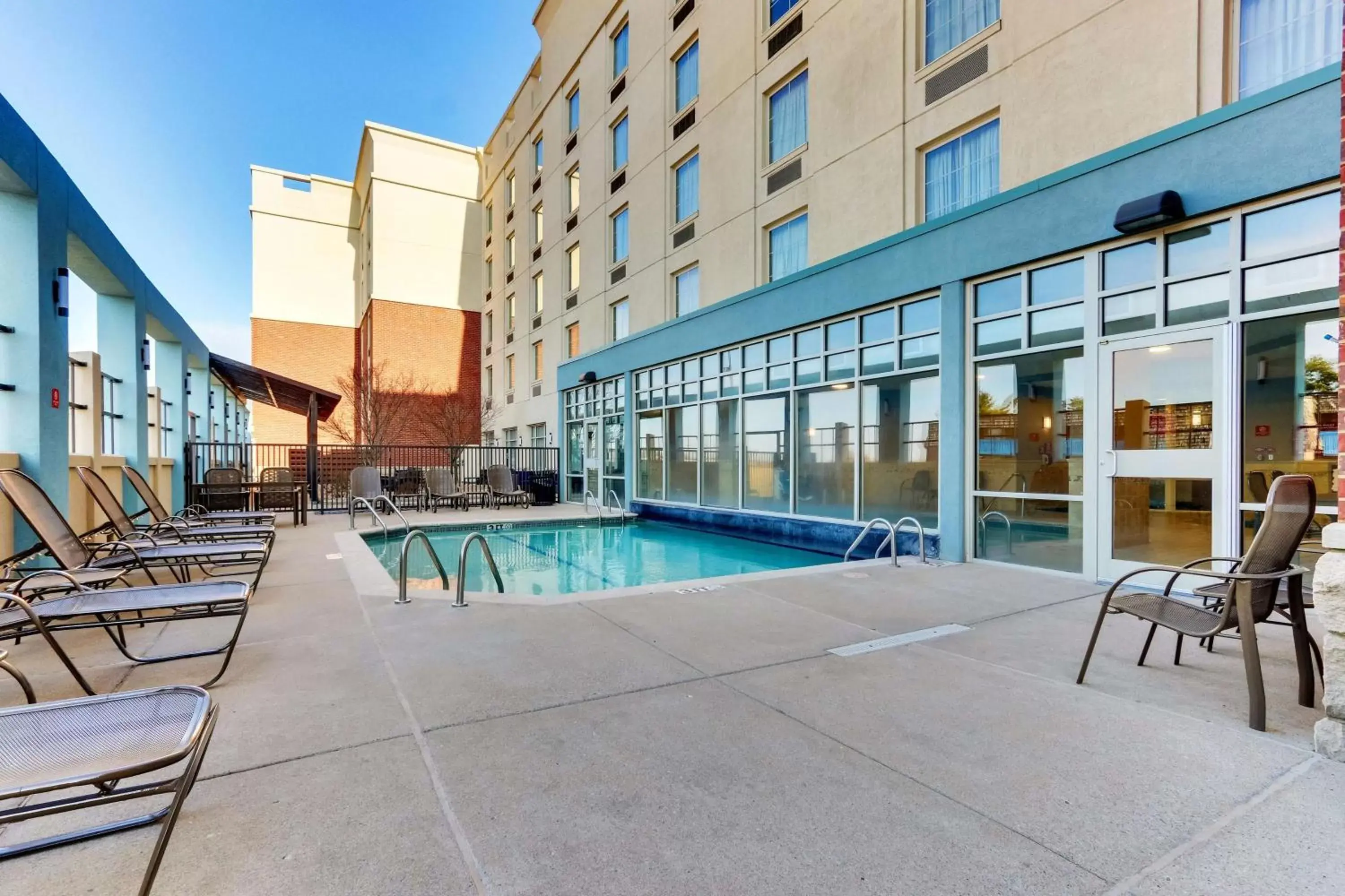 Pool view, Swimming Pool in Drury Inn & Suites Sikeston