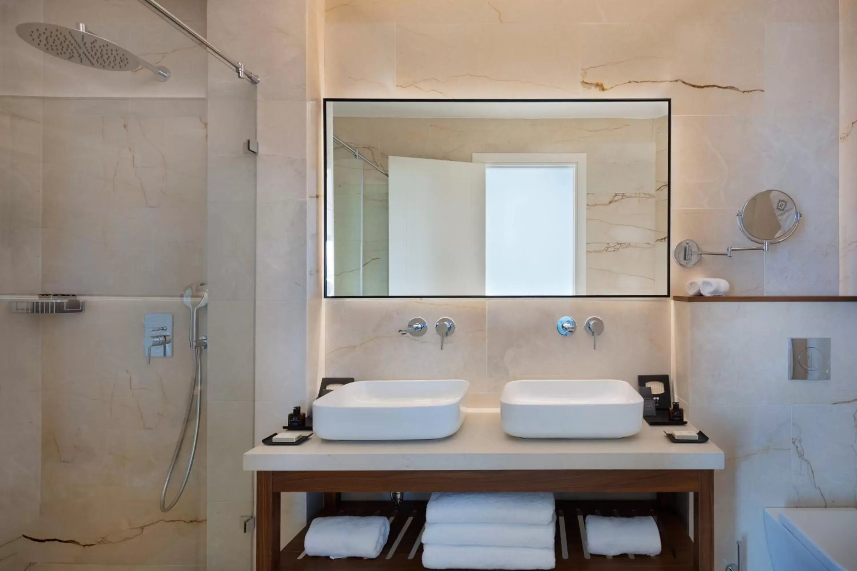 Shower, Bathroom in Herbert Samuel Opera Tel Aviv