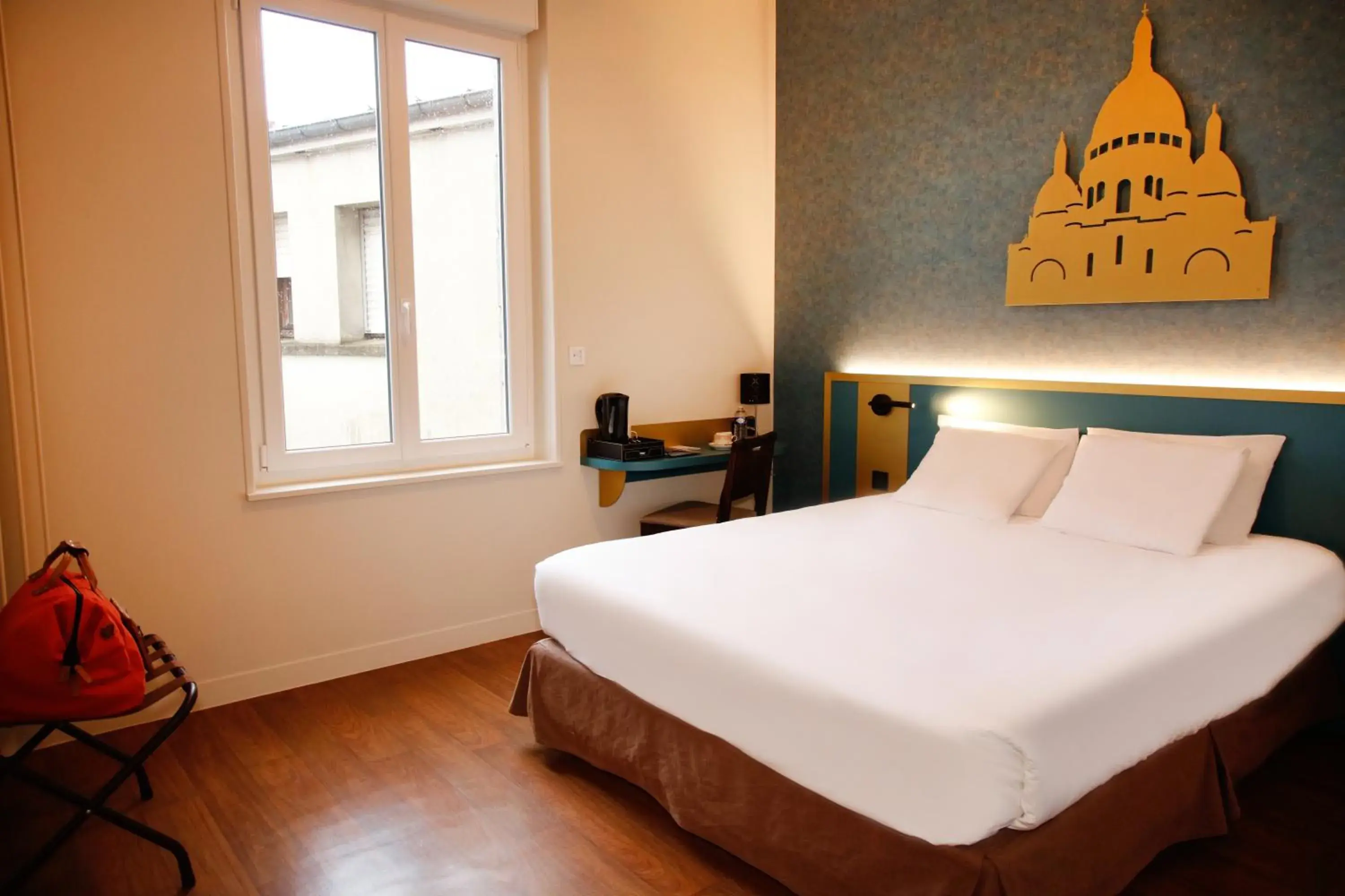 Bedroom, Bed in Hôtel de France Vire