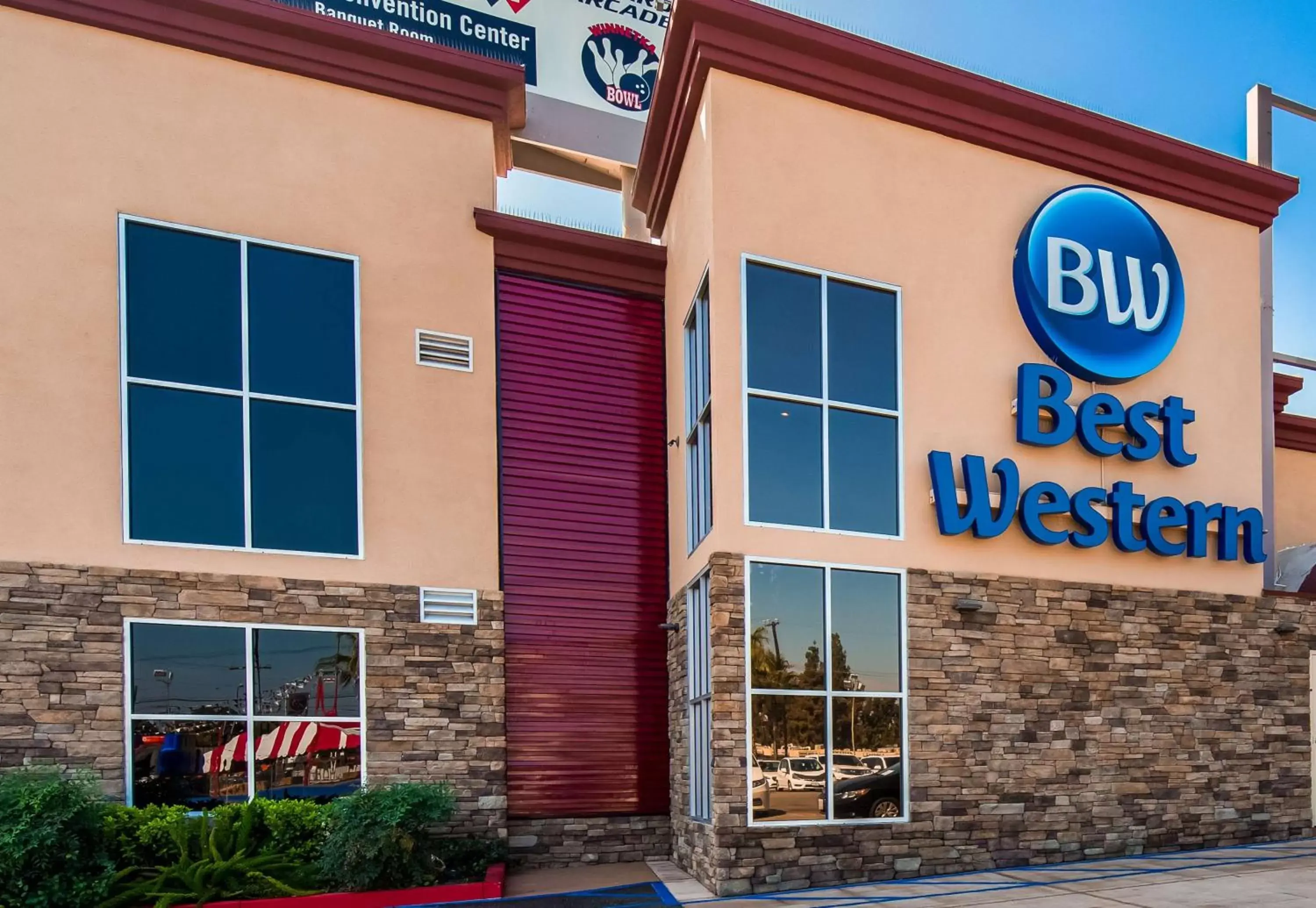 Property Building in Best Western Canoga Park Motor Inn