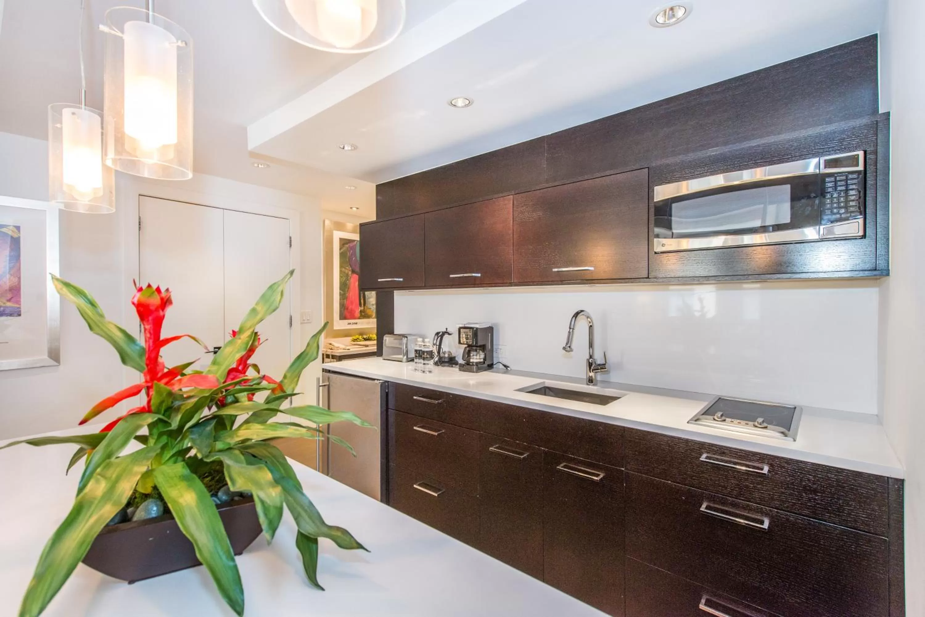 Kitchen or kitchenette in Lombardy Hotel