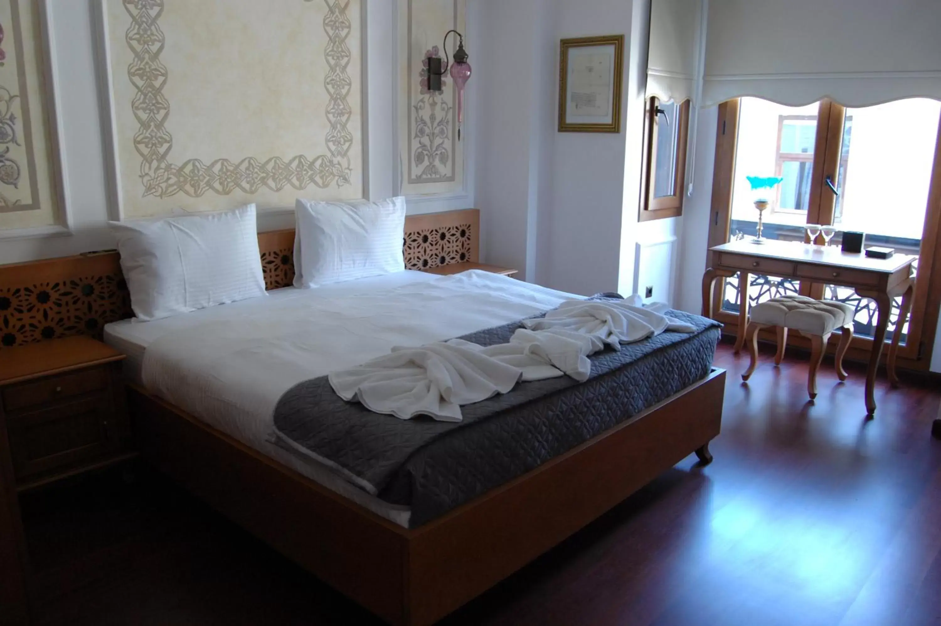 Photo of the whole room, Bed in Burckin Suleymaniye
