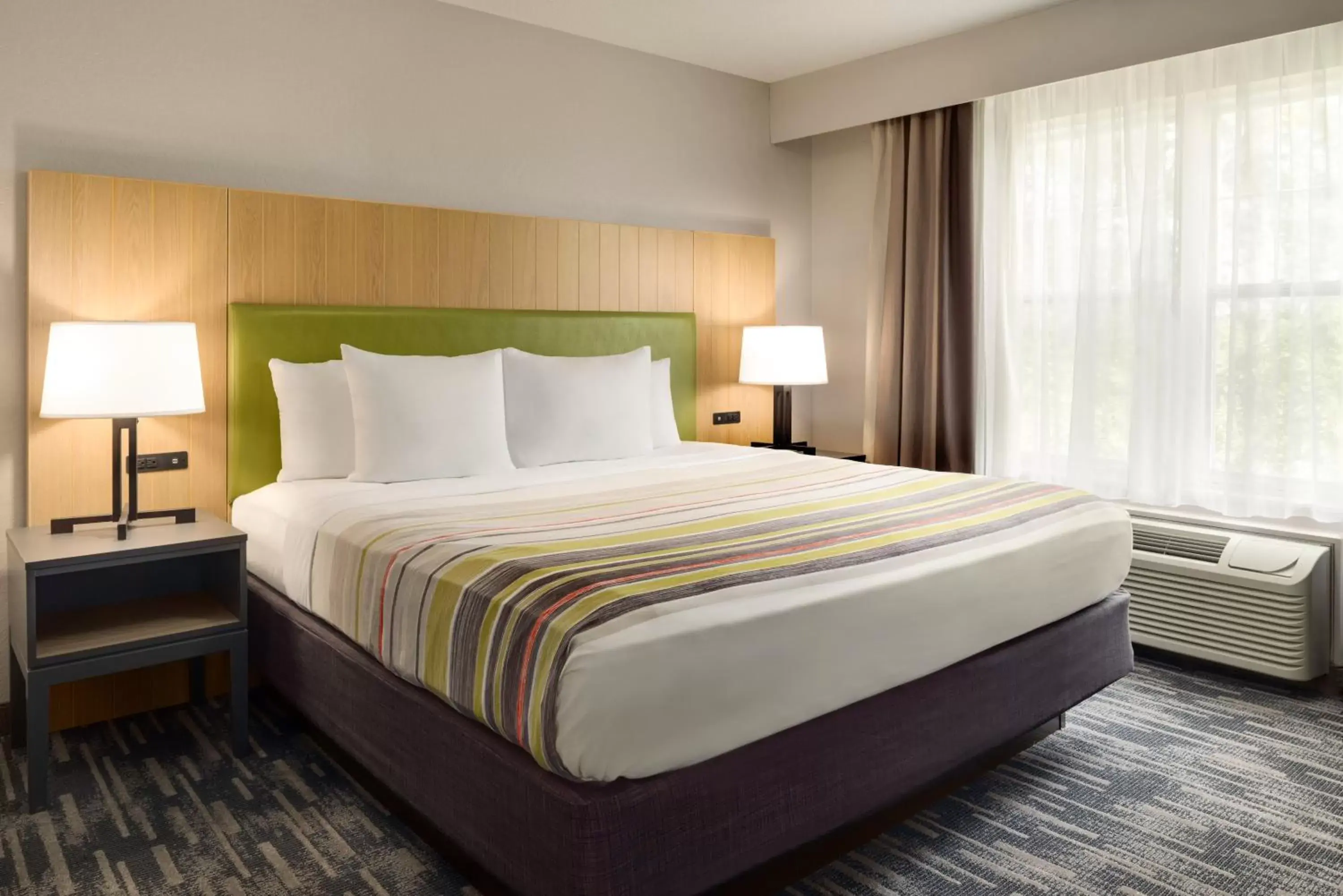 Bed in Country Inn & Suites by Radisson, Brookings