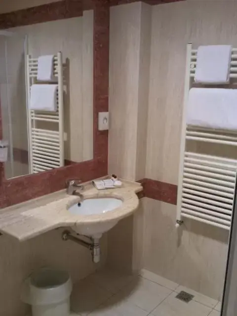 Bathroom in Hotel Semifonte