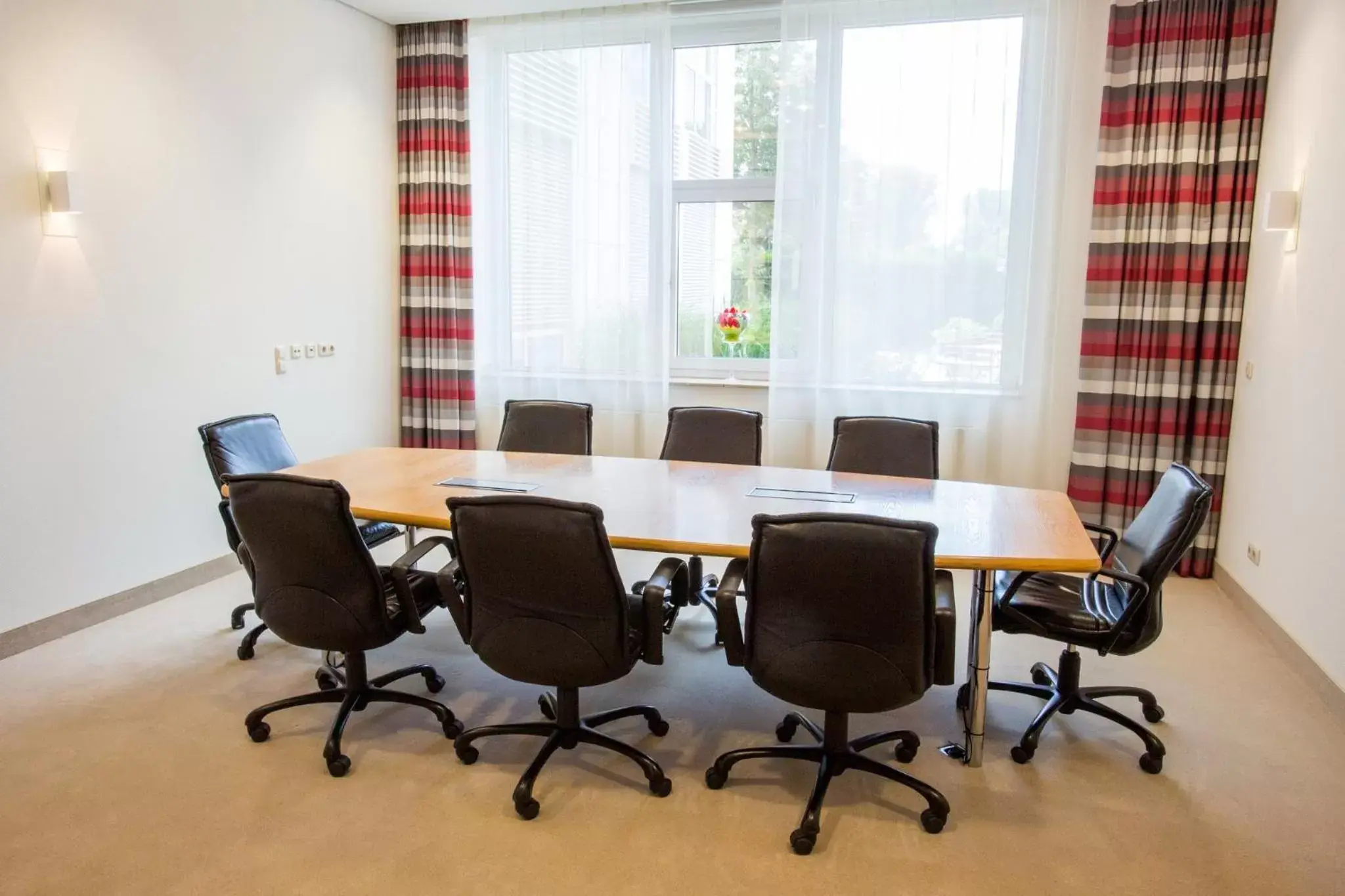 Meeting/conference room in Holiday Inn Düsseldorf-Neuss, an IHG Hotel