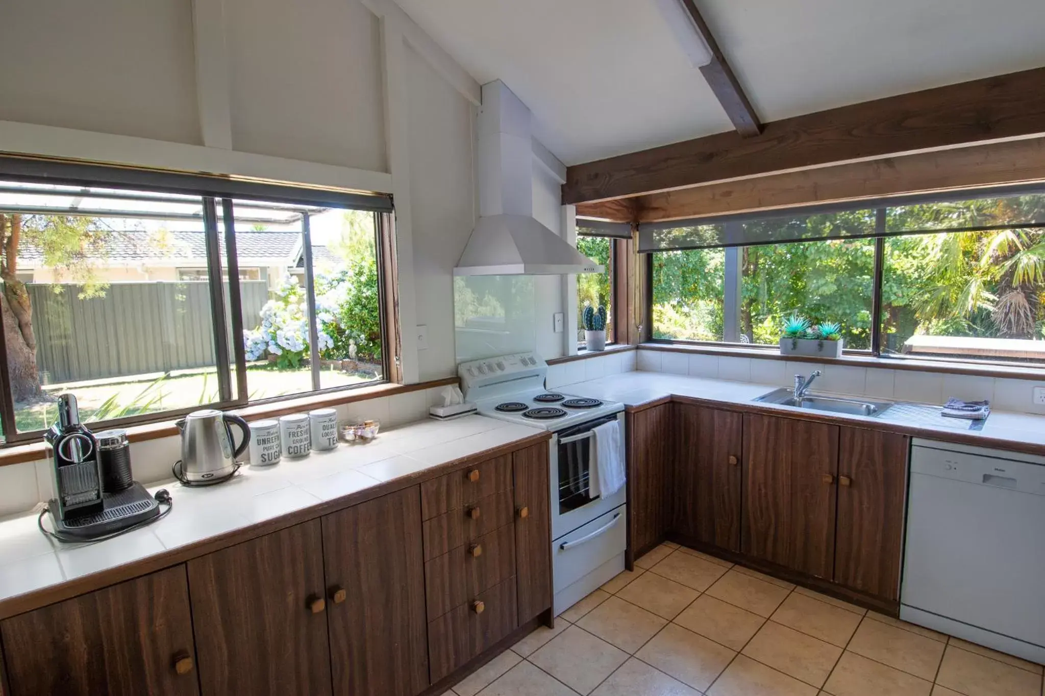 Kitchen or kitchenette, Kitchen/Kitchenette in Middle Park Motel