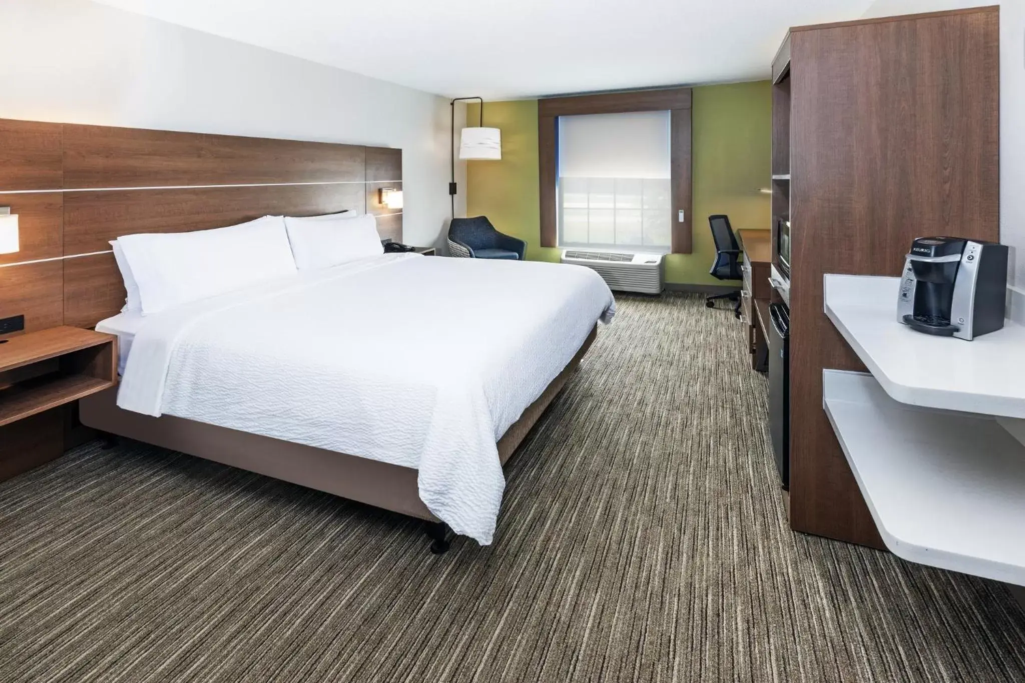 Photo of the whole room, Bed in Holiday Inn Express & Suites Sulphur - Lake Charles, an IHG Hotel