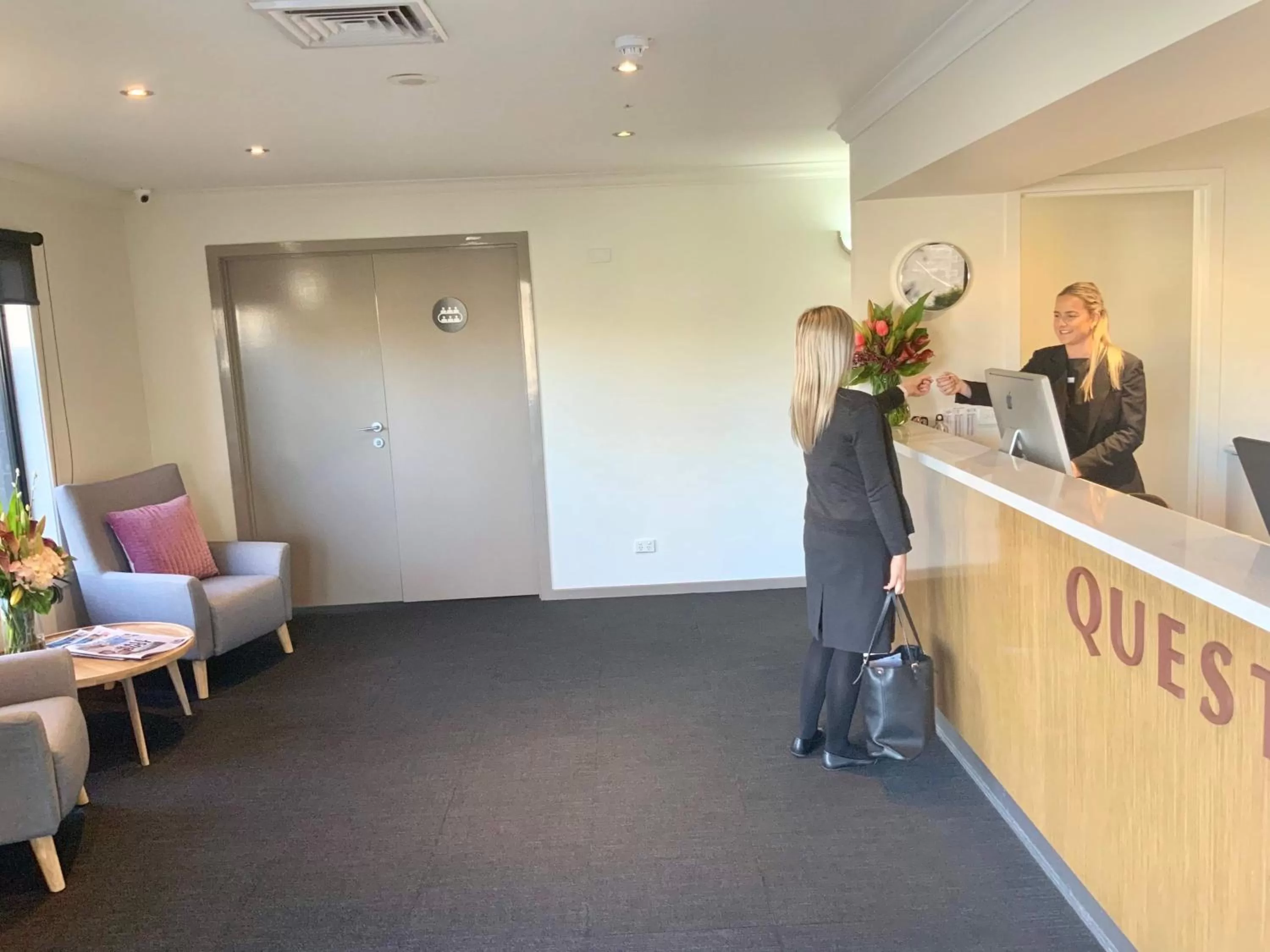 Lobby or reception in Quest Sale