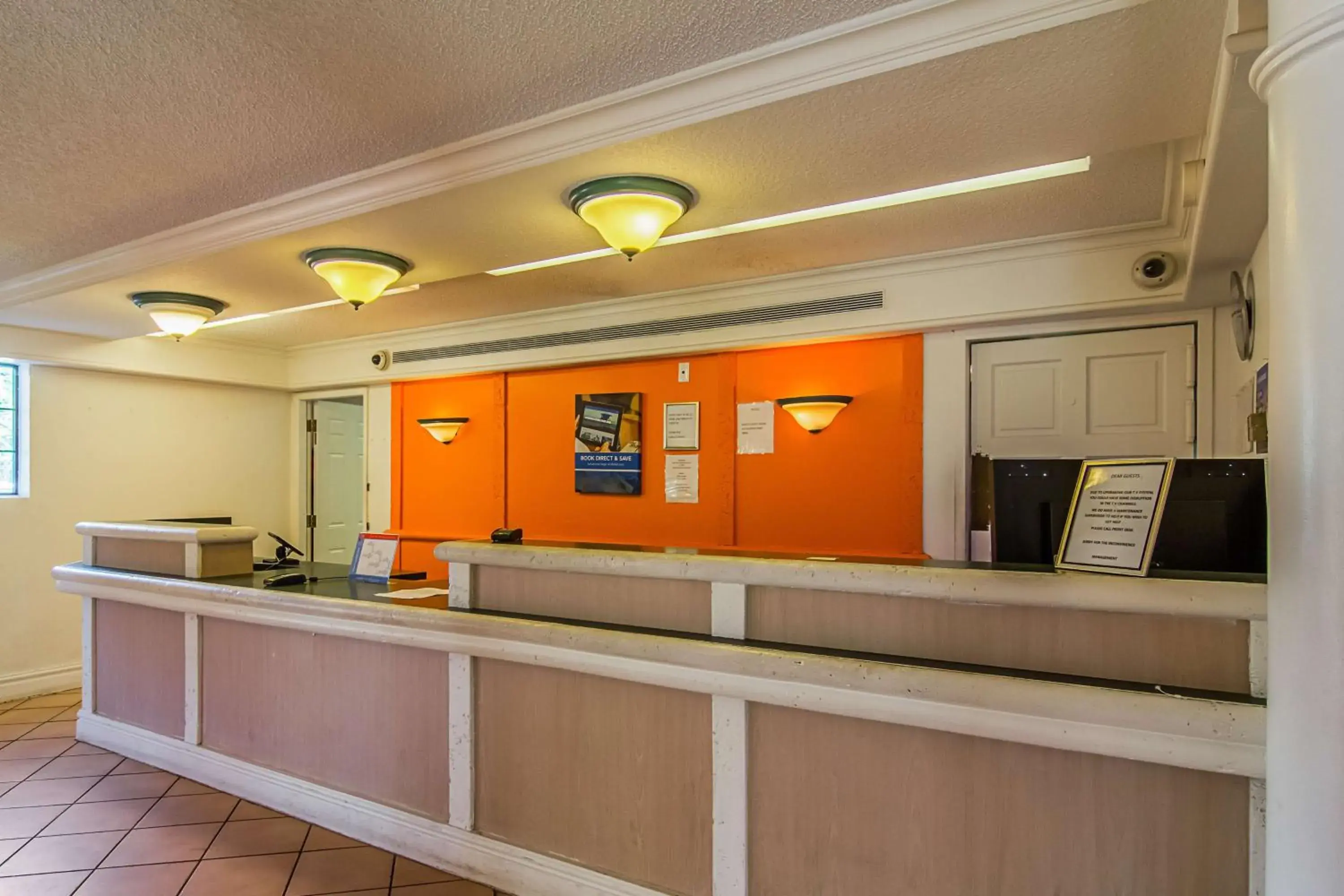 Lobby or reception, Lobby/Reception in Stayable Suites Jacksonville North