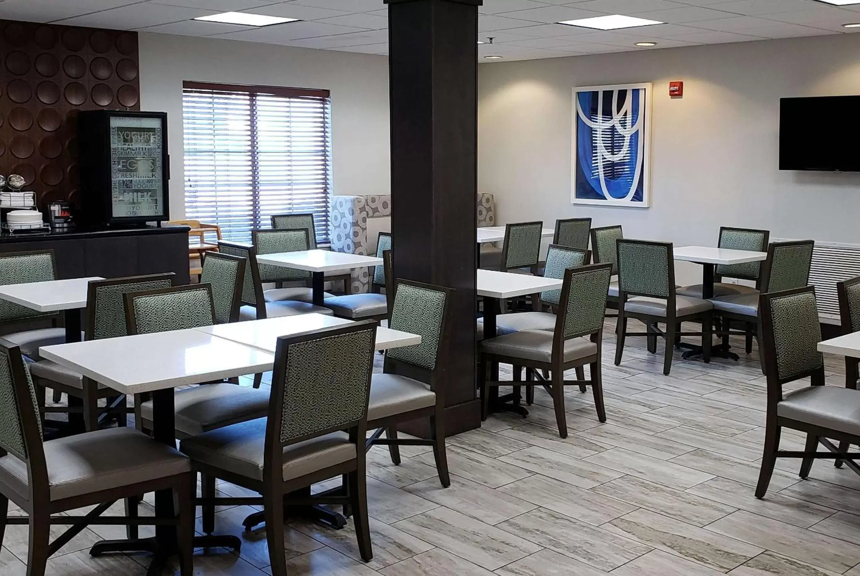 Restaurant/Places to Eat in Wingate by Wyndham Port Wentworth Savannah Area