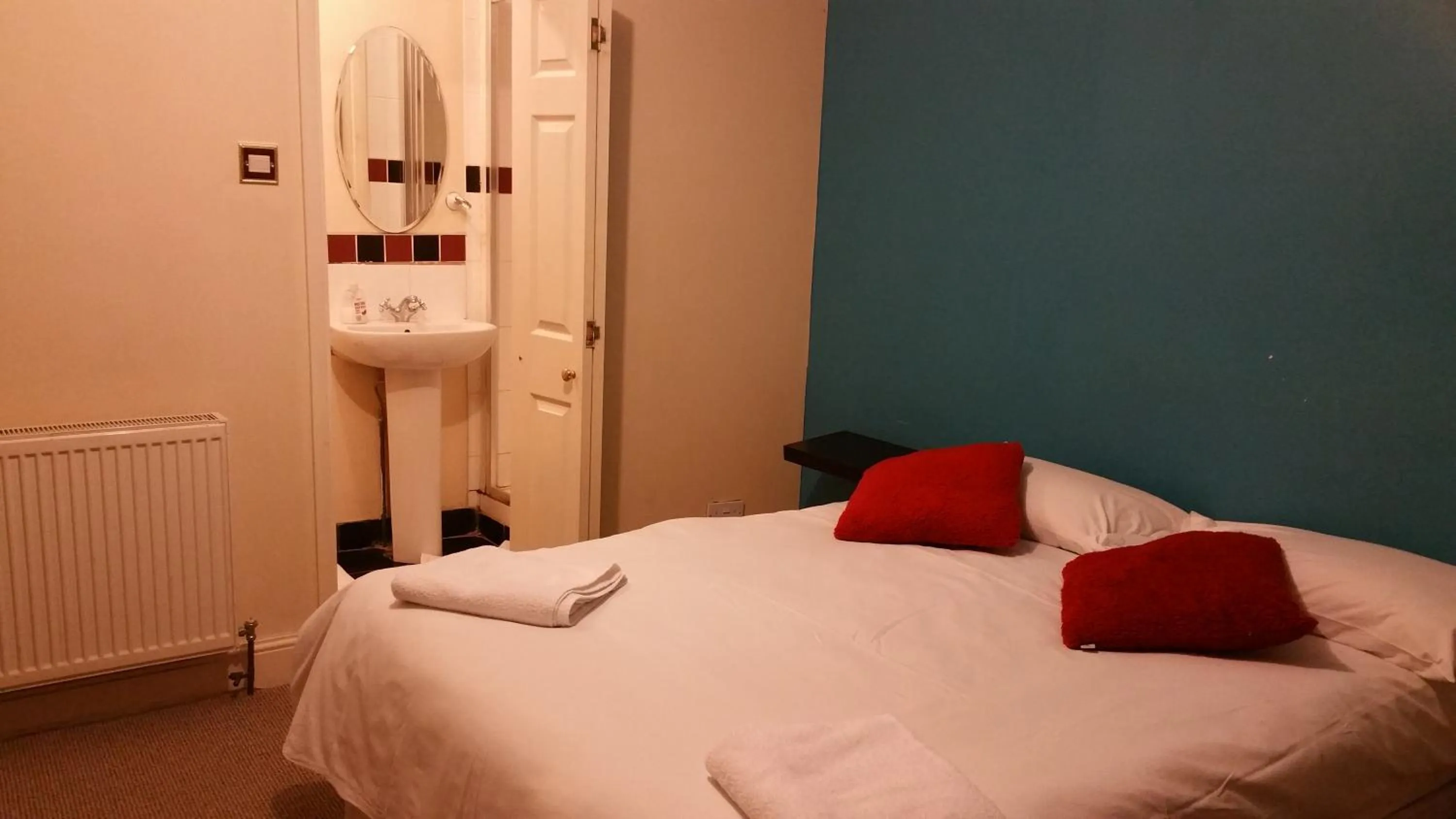 Bed in Best Inn Hotel