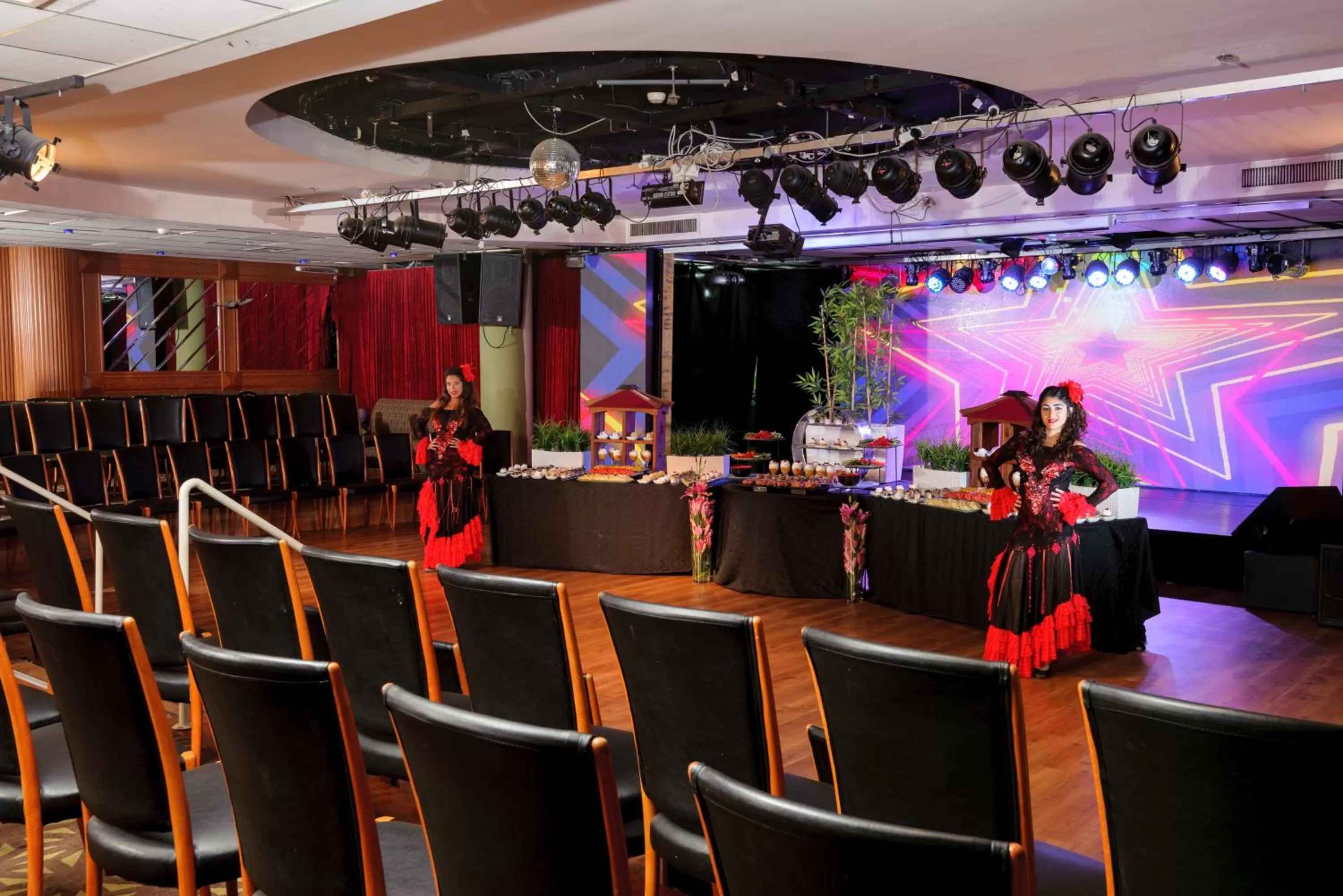 Entertainment in Leonardo Royal Resort Eilat